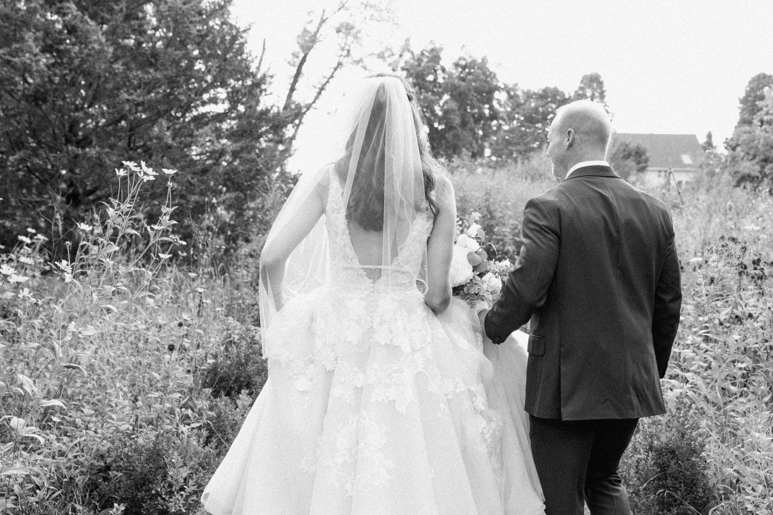 rochelle-neal-micro-wedding-iris-aisle-winterset-iowa-raelyn-ramey-photography-205.jpg