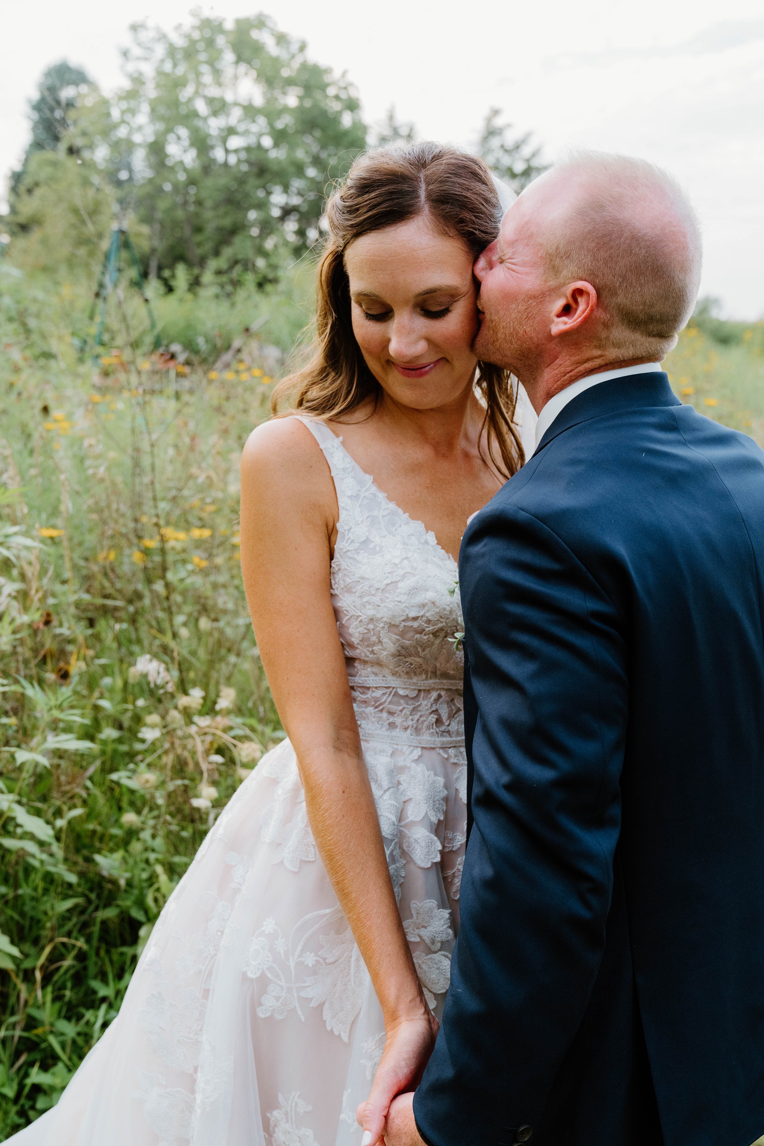 rochelle-neal-micro-wedding-iris-aisle-winterset-iowa-raelyn-ramey-photography-209.jpg
