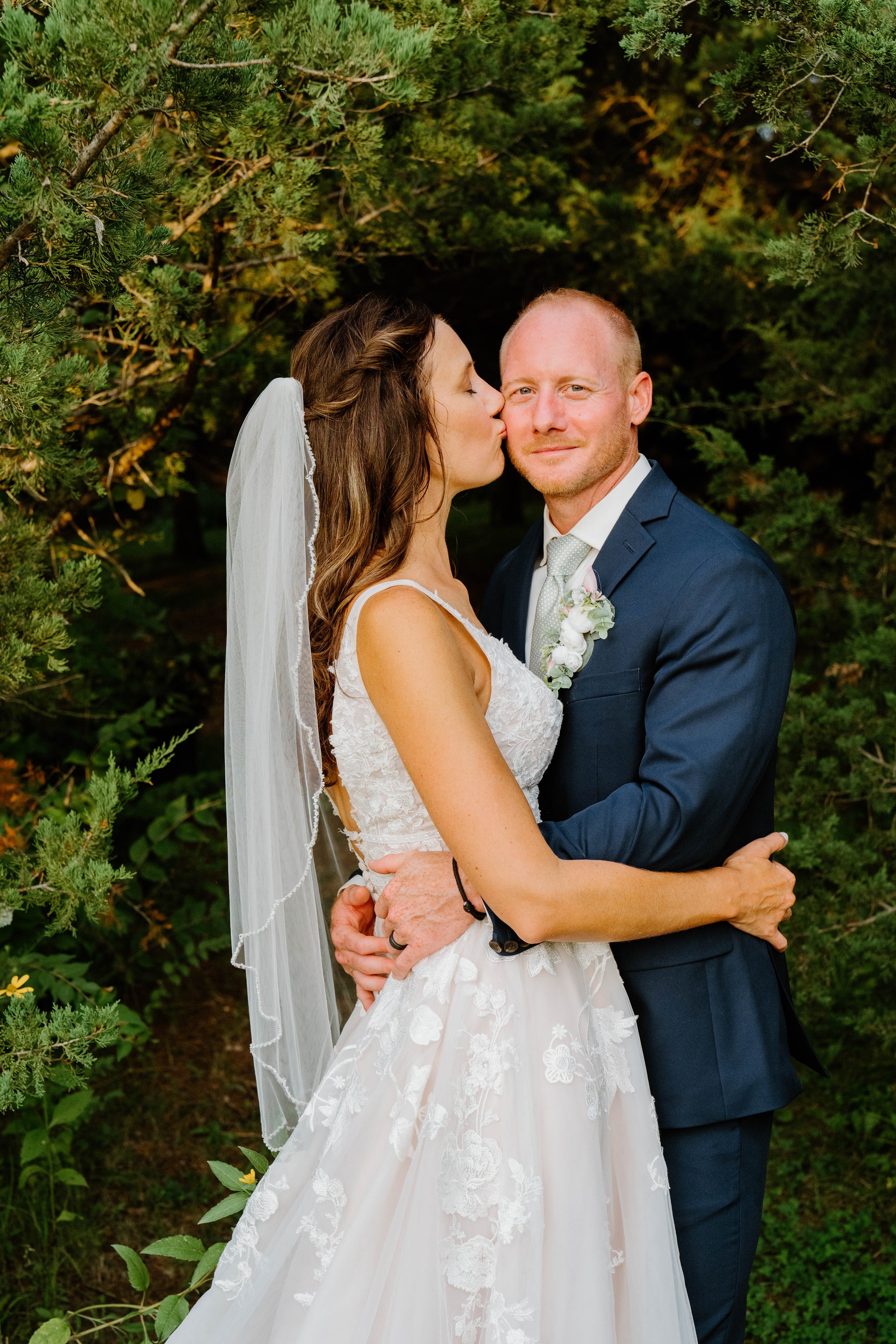 rochelle-neal-micro-wedding-iris-aisle-winterset-iowa-raelyn-ramey-photography-228.jpg