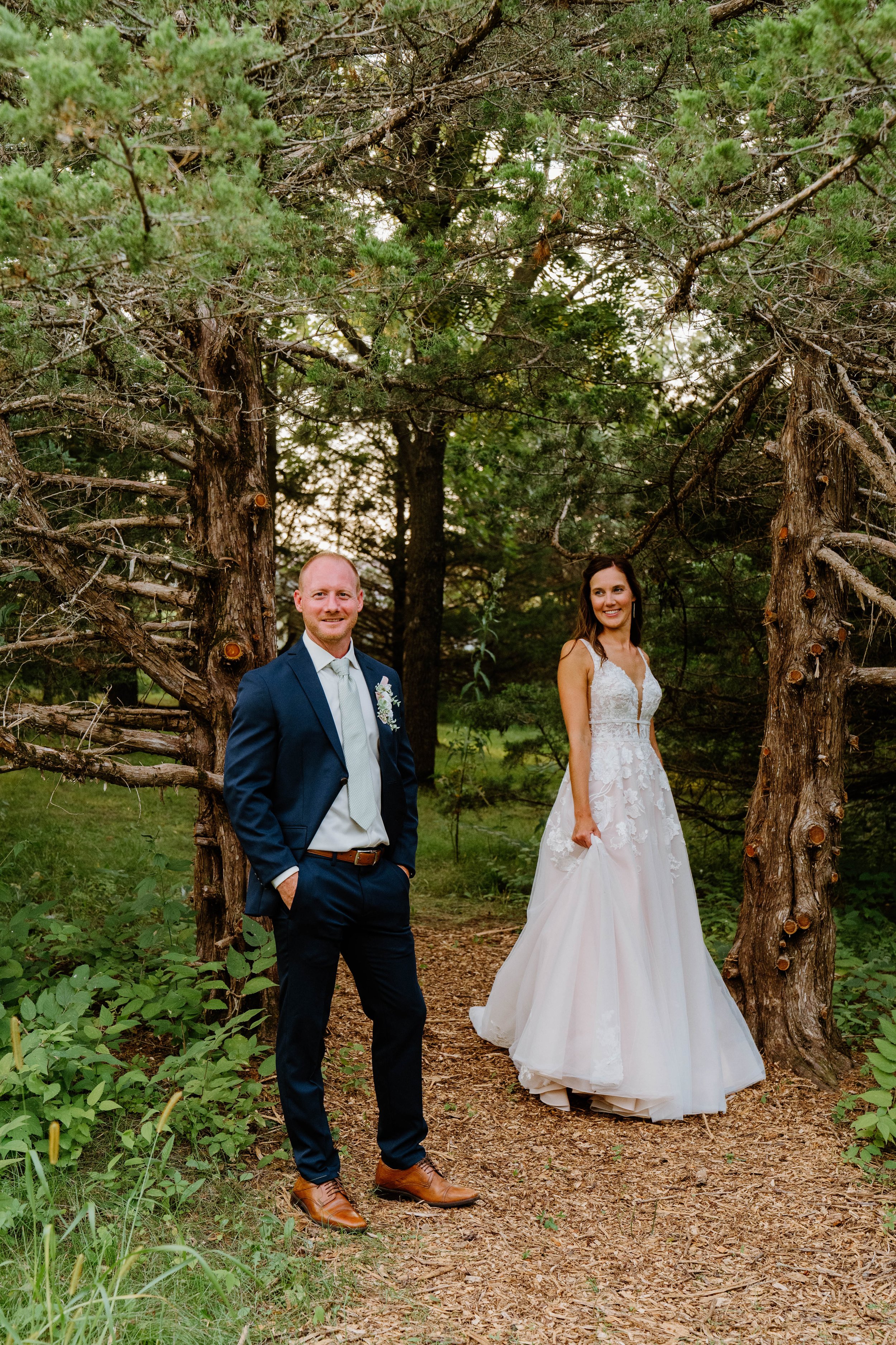 rochelle-neal-micro-wedding-iris-aisle-winterset-iowa-raelyn-ramey-photography-230.jpg