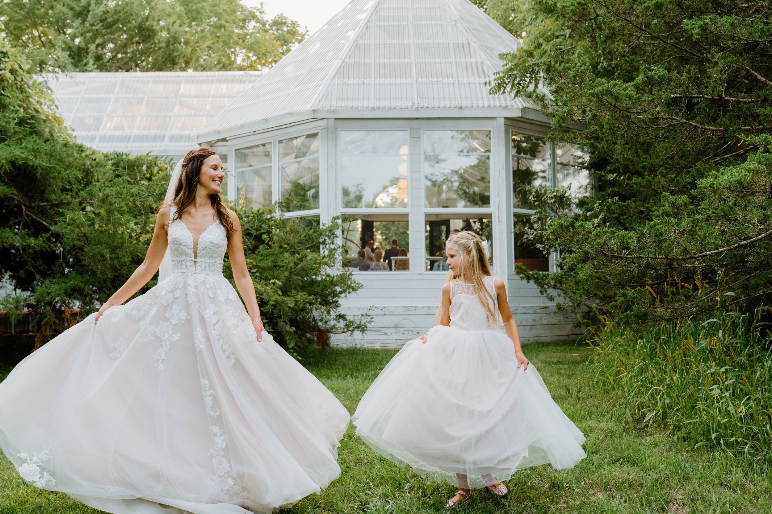 rochelle-neal-micro-wedding-iris-aisle-winterset-iowa-raelyn-ramey-photography-242.jpg