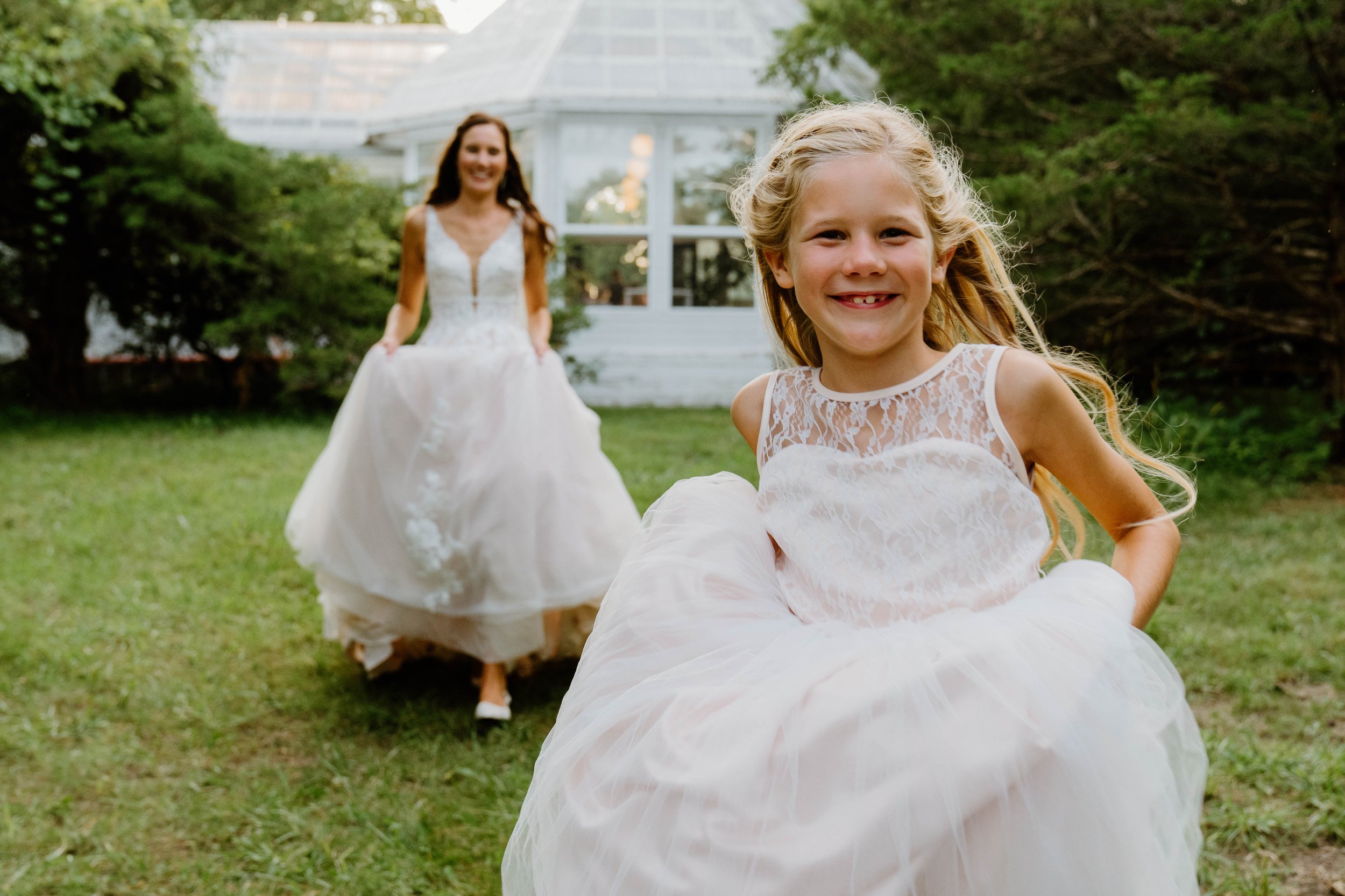 rochelle-neal-micro-wedding-iris-aisle-winterset-iowa-raelyn-ramey-photography-246.jpg