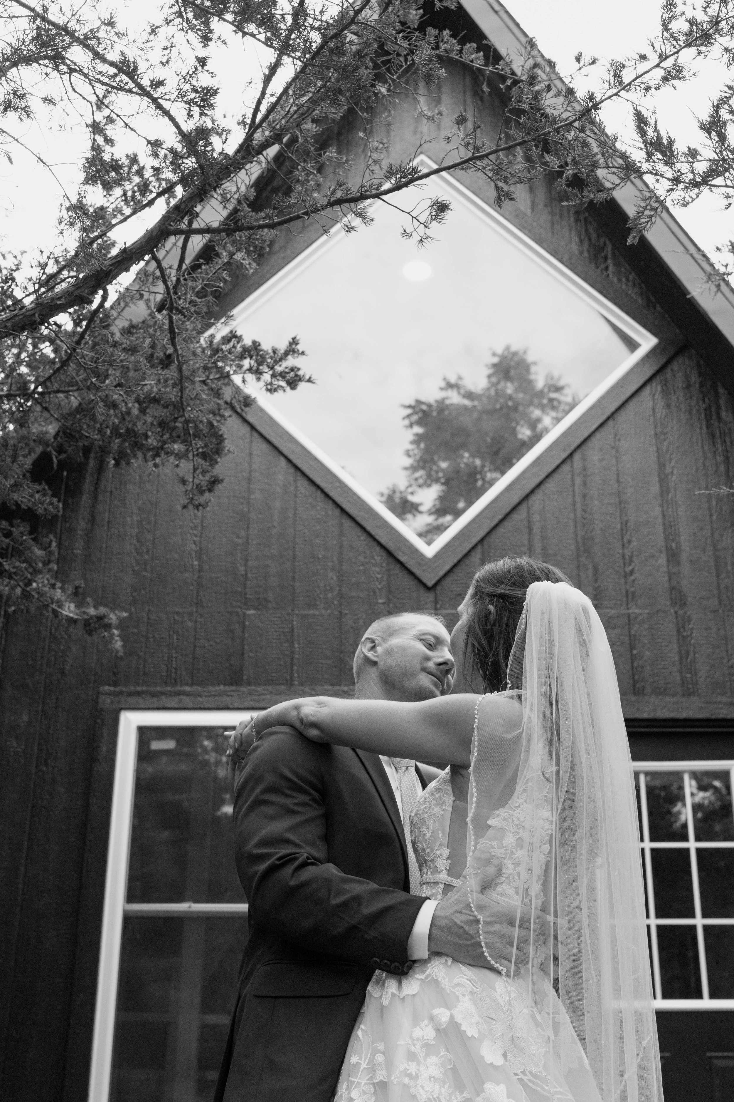 rochelle-neal-micro-wedding-iris-aisle-winterset-iowa-raelyn-ramey-photography-267.jpg