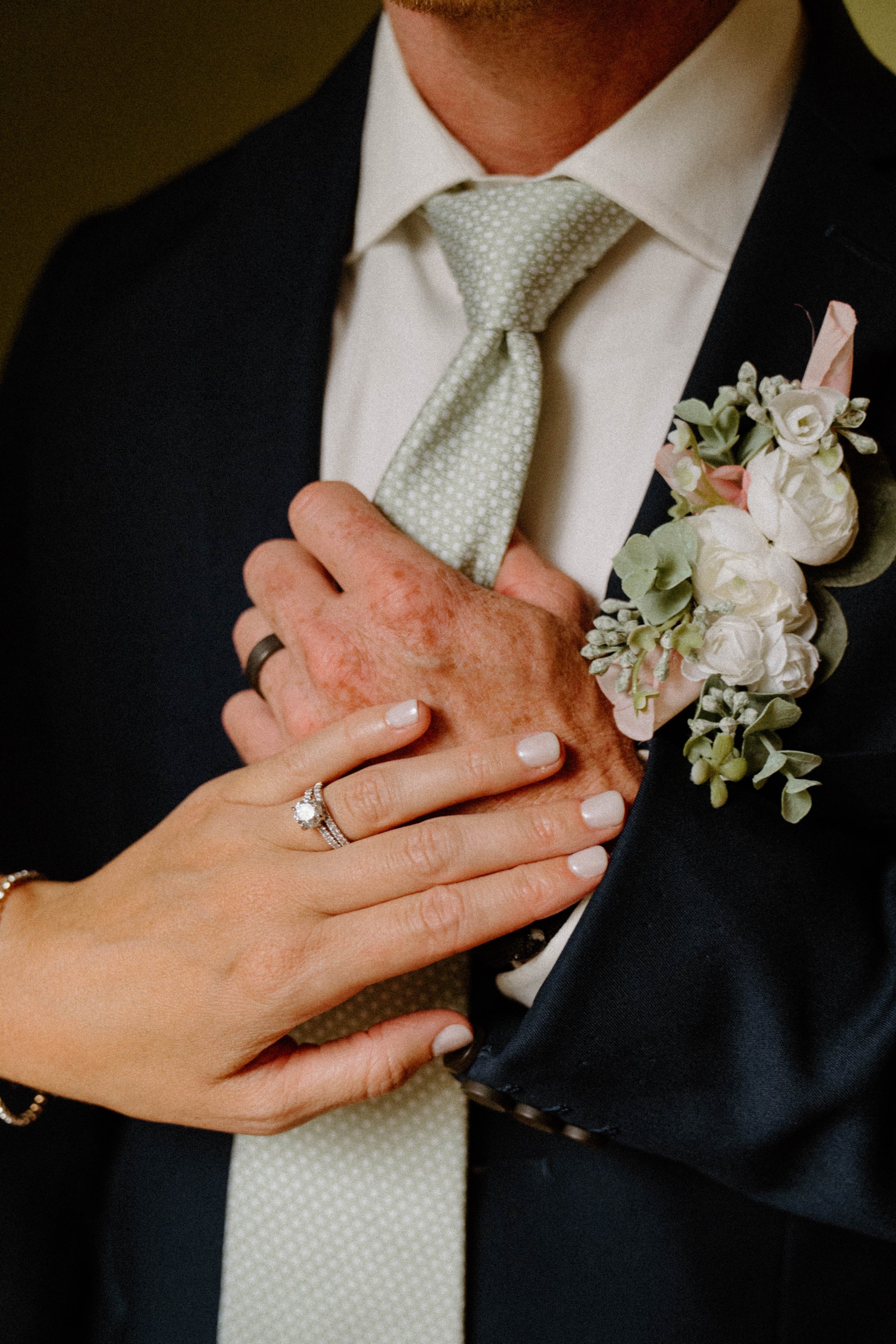 rochelle-neal-micro-wedding-iris-aisle-winterset-iowa-raelyn-ramey-photography-277.jpg