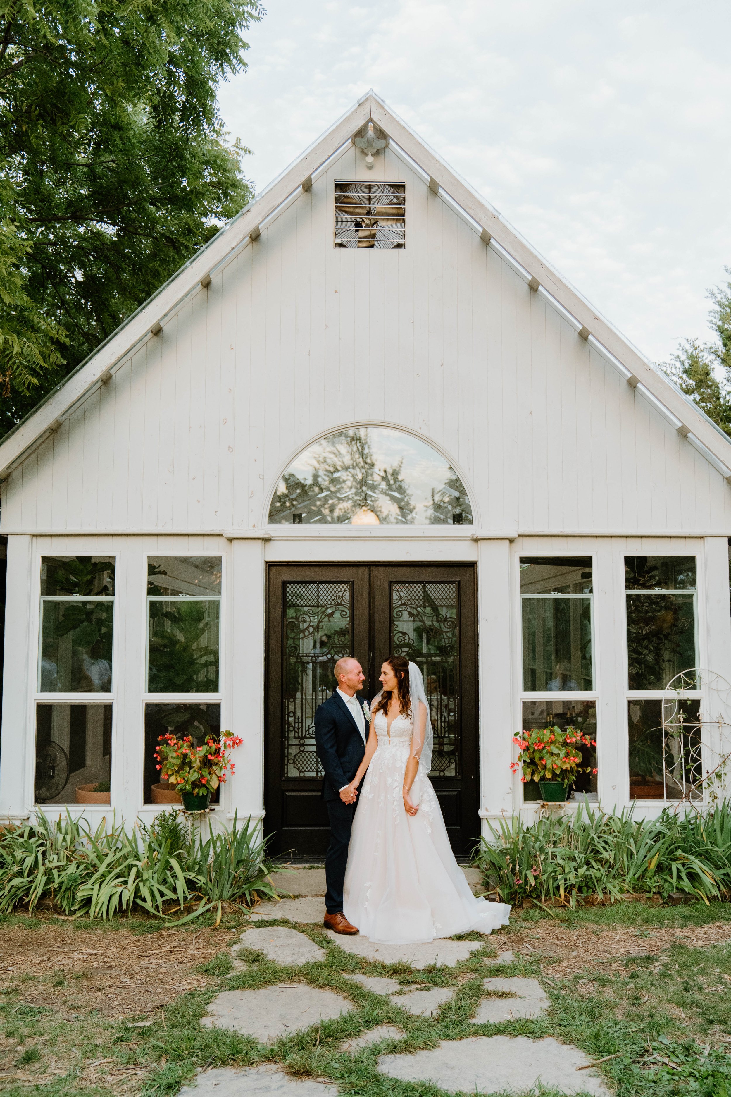 rochelle-neal-micro-wedding-iris-aisle-winterset-iowa-raelyn-ramey-photography-283.jpg