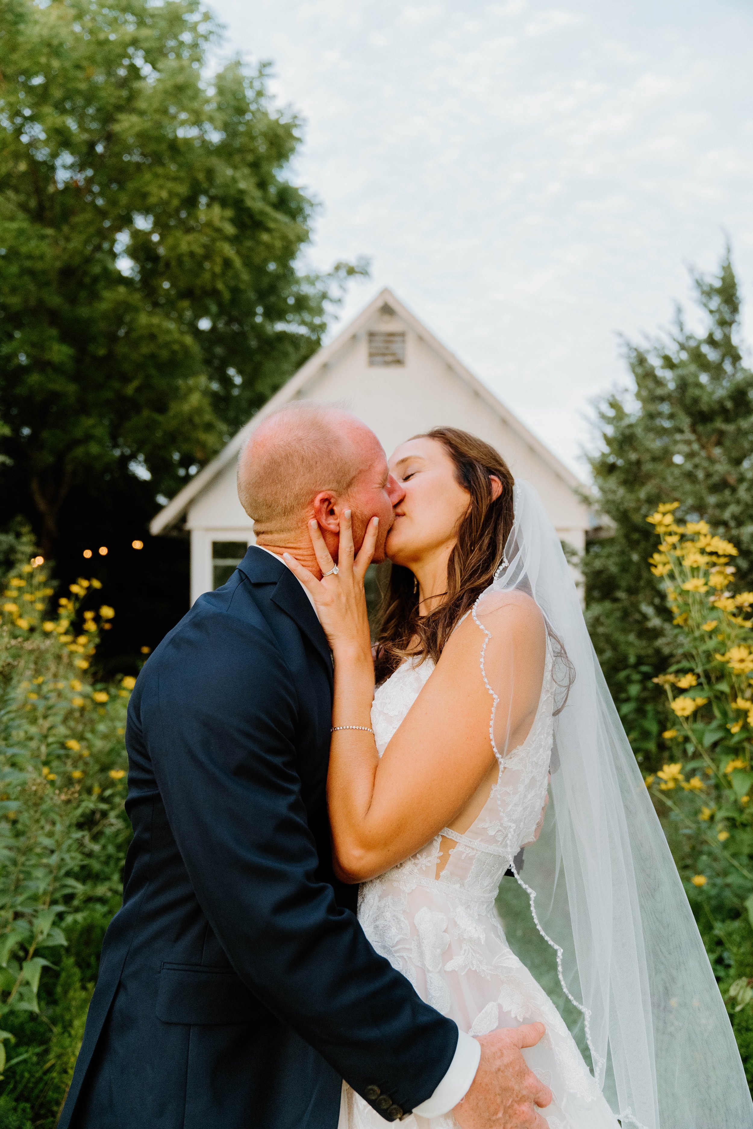 rochelle-neal-micro-wedding-iris-aisle-winterset-iowa-raelyn-ramey-photography-291.jpg