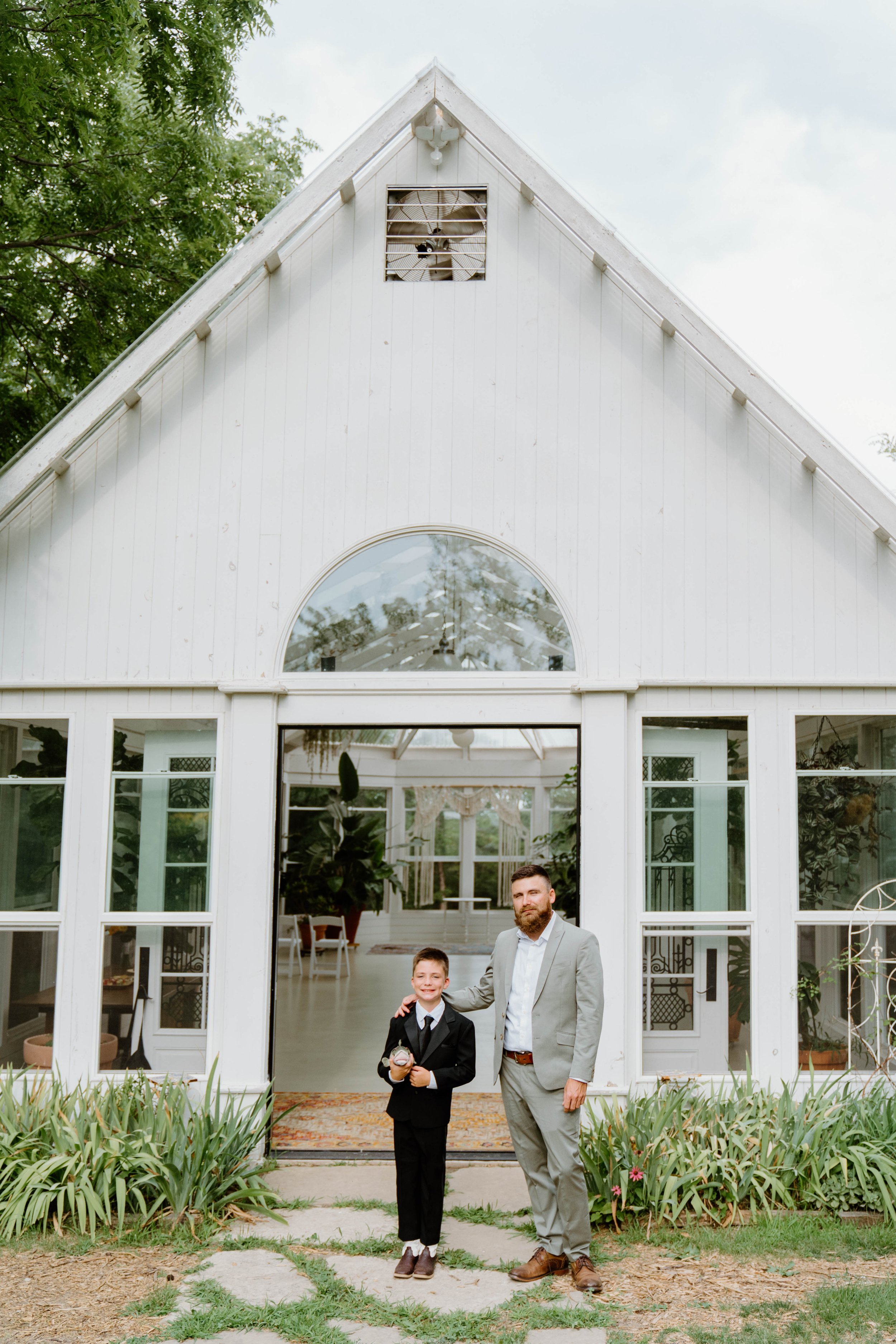 leanna-travis-elopement-iris-aisle-winterset-iowa-raelyn-ramey-photography-21.jpg