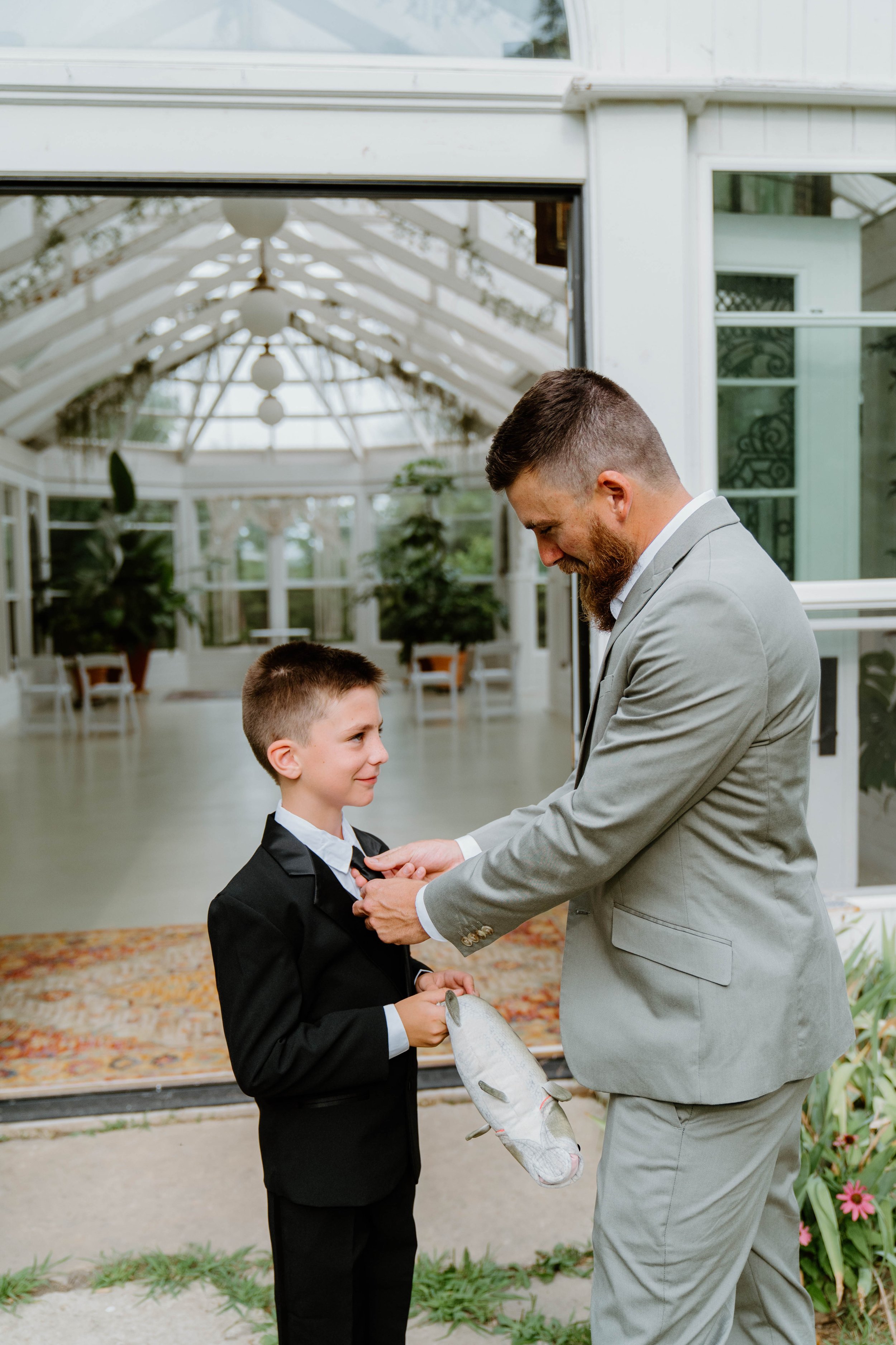 leanna-travis-elopement-iris-aisle-winterset-iowa-raelyn-ramey-photography-22.jpg
