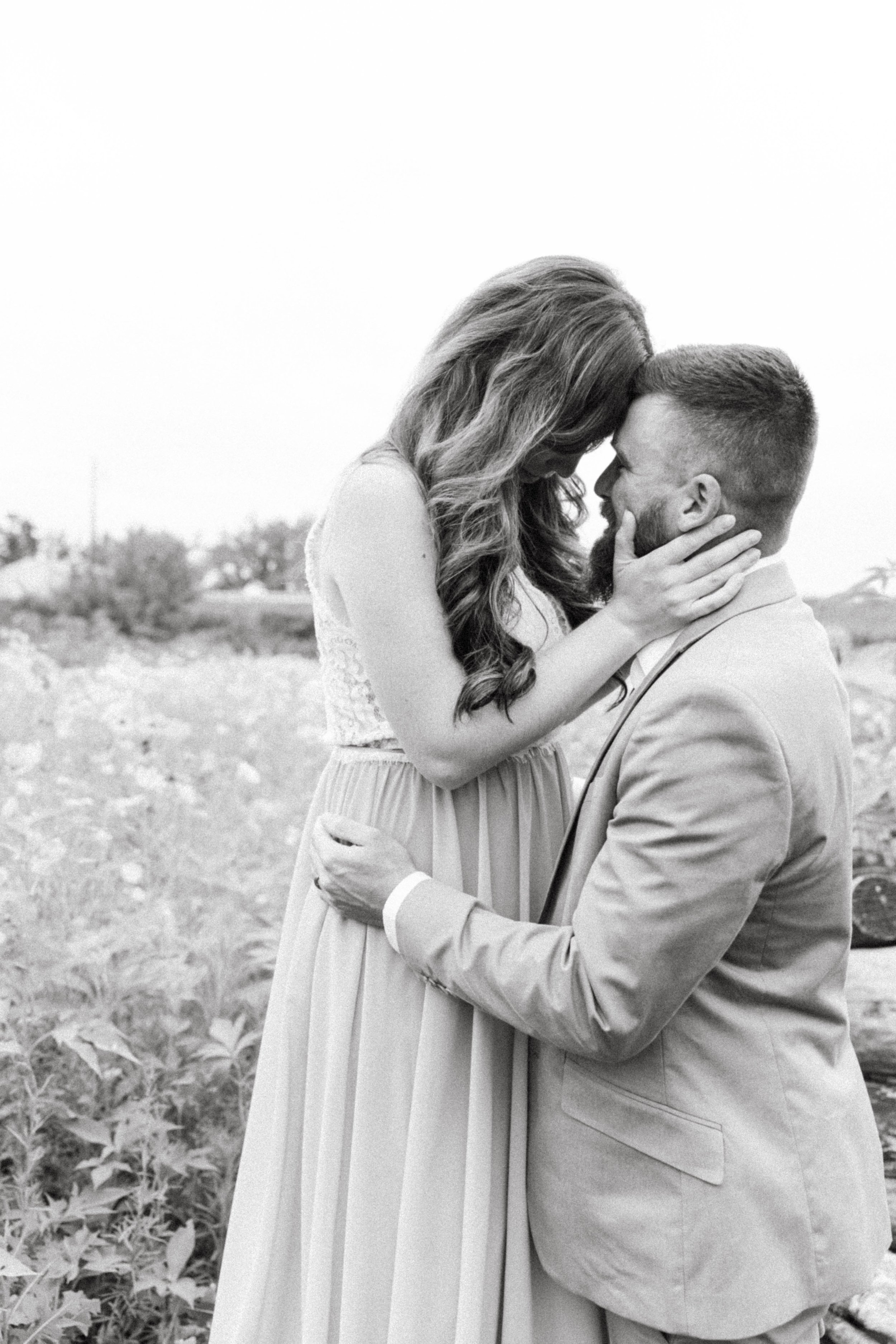 leanna-travis-elopement-iris-aisle-winterset-iowa-raelyn-ramey-photography-114.jpg