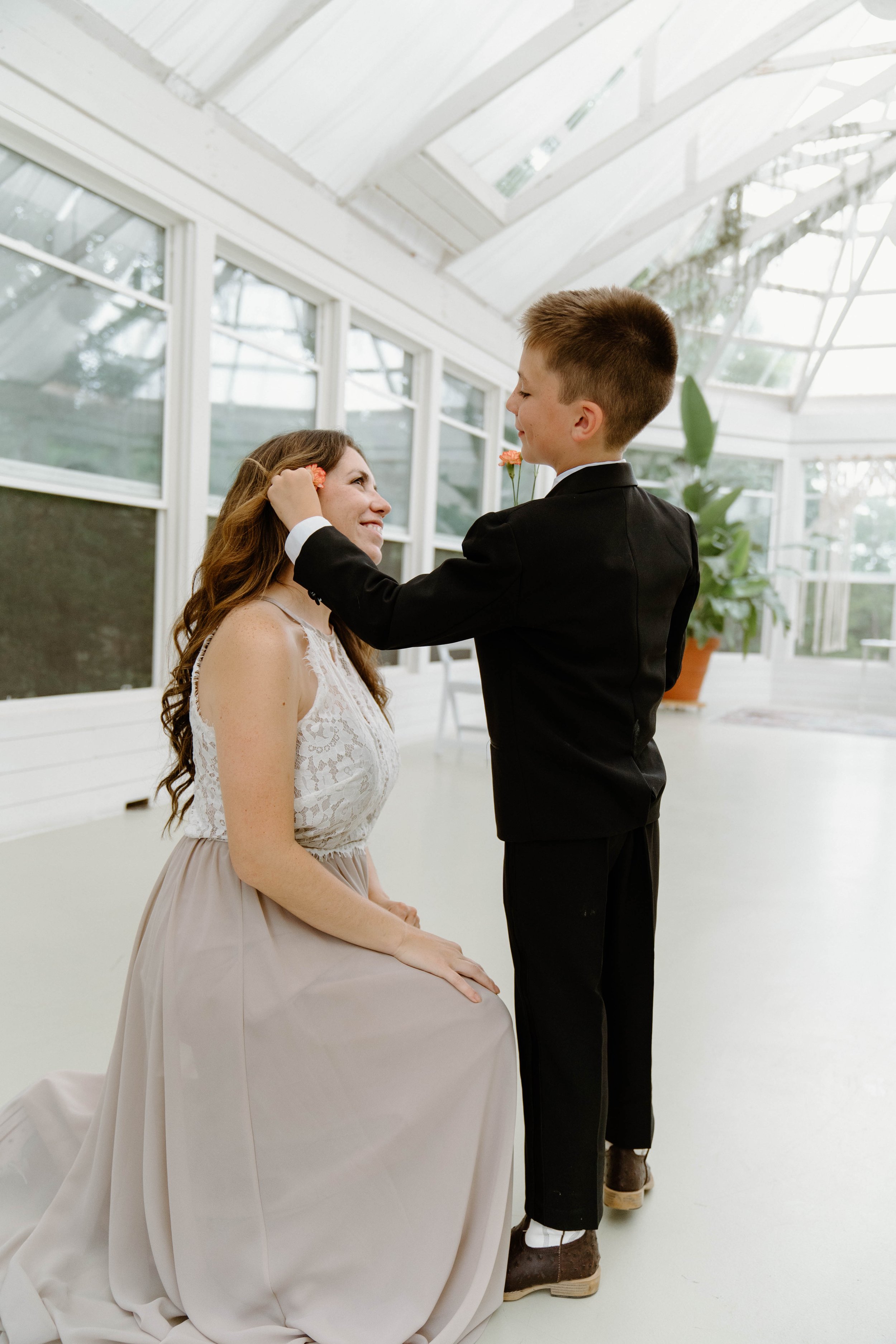 leanna-travis-elopement-iris-aisle-winterset-iowa-raelyn-ramey-photography-149.jpg