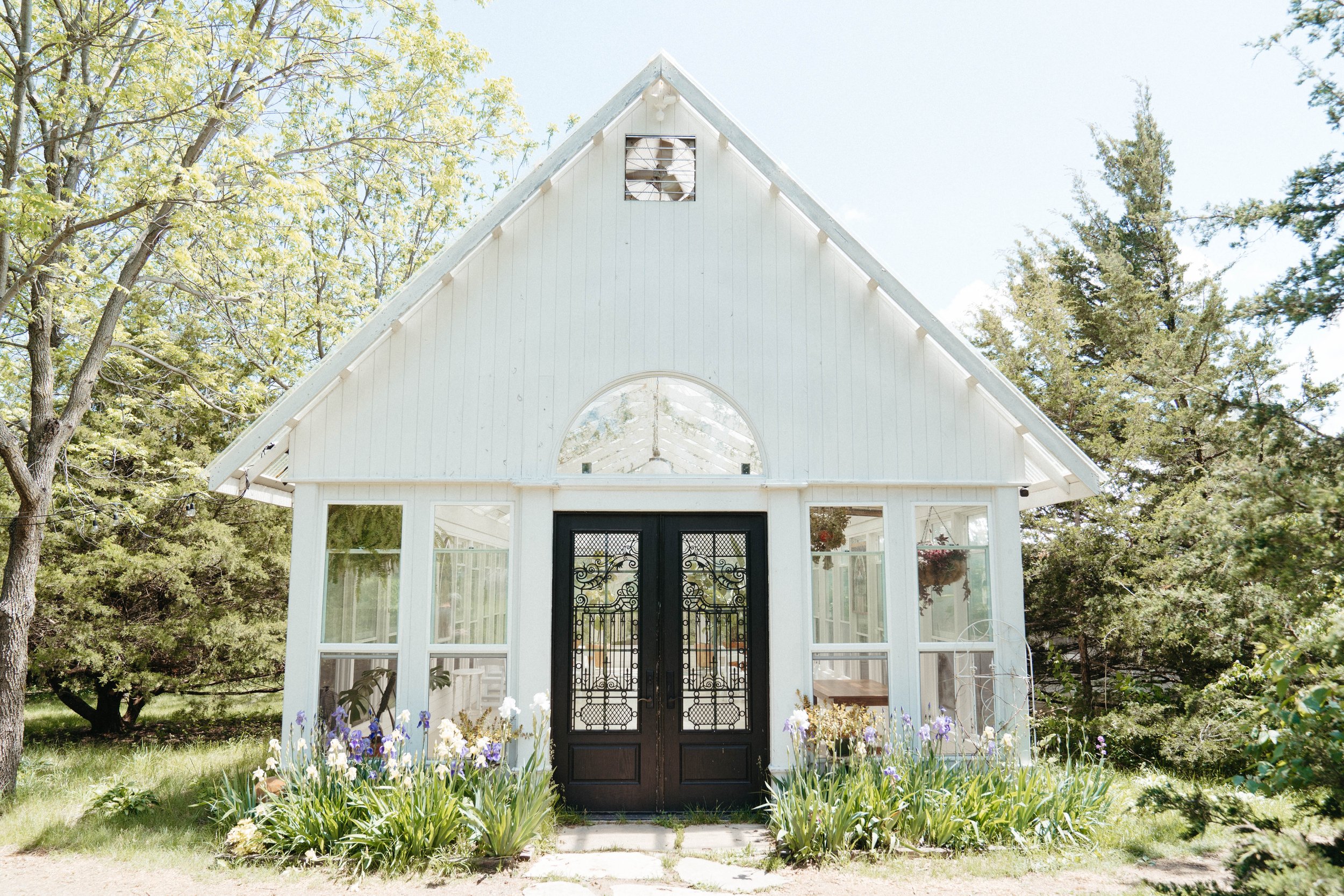shelby-jordan-elopement-iris-aisle-winterset-iowa-raelyn-ramey-photography-2.jpg