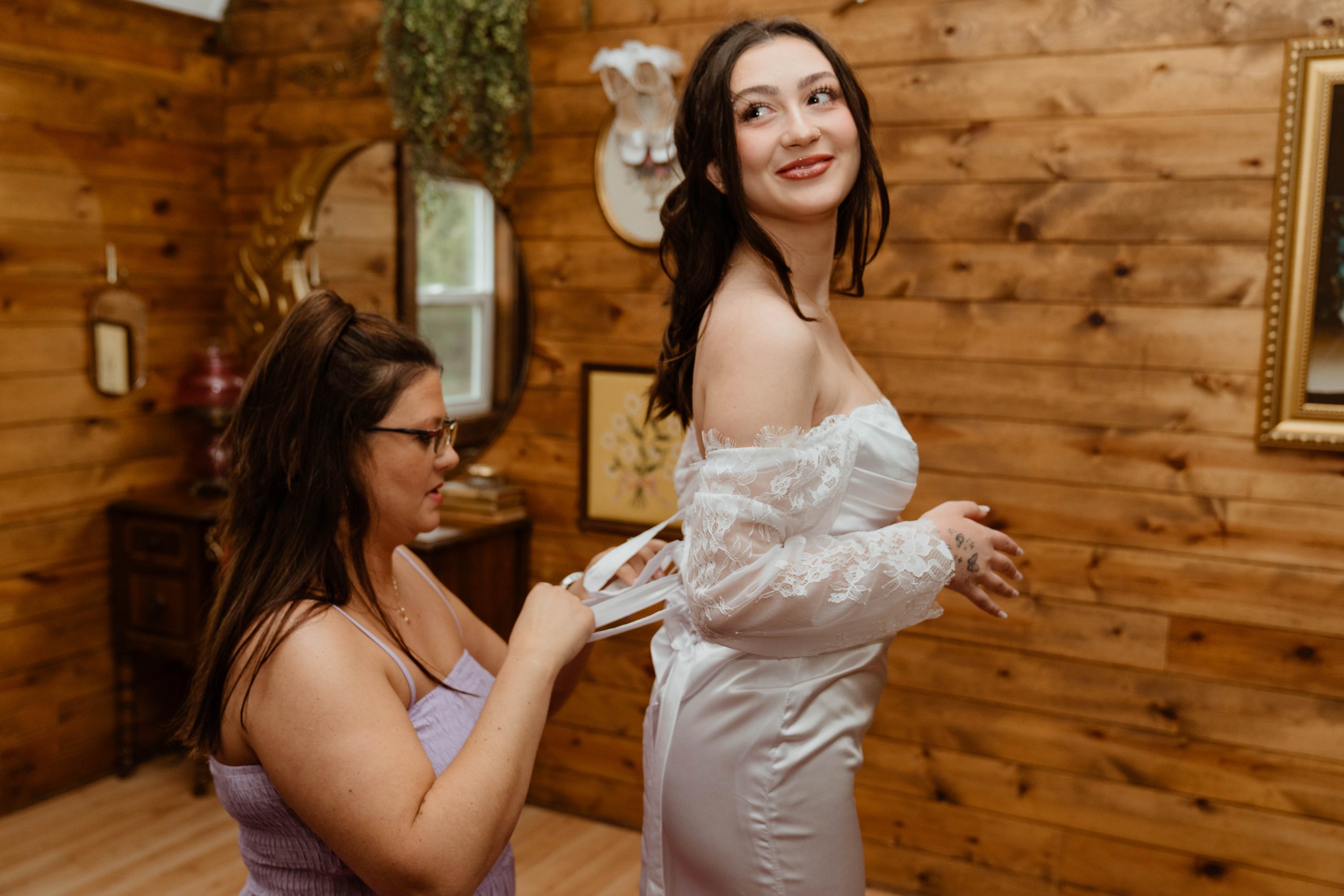 nikki-mager-elopement-iris-aisle-winterset-iowa-raelyn-ramey-photography-15.jpg