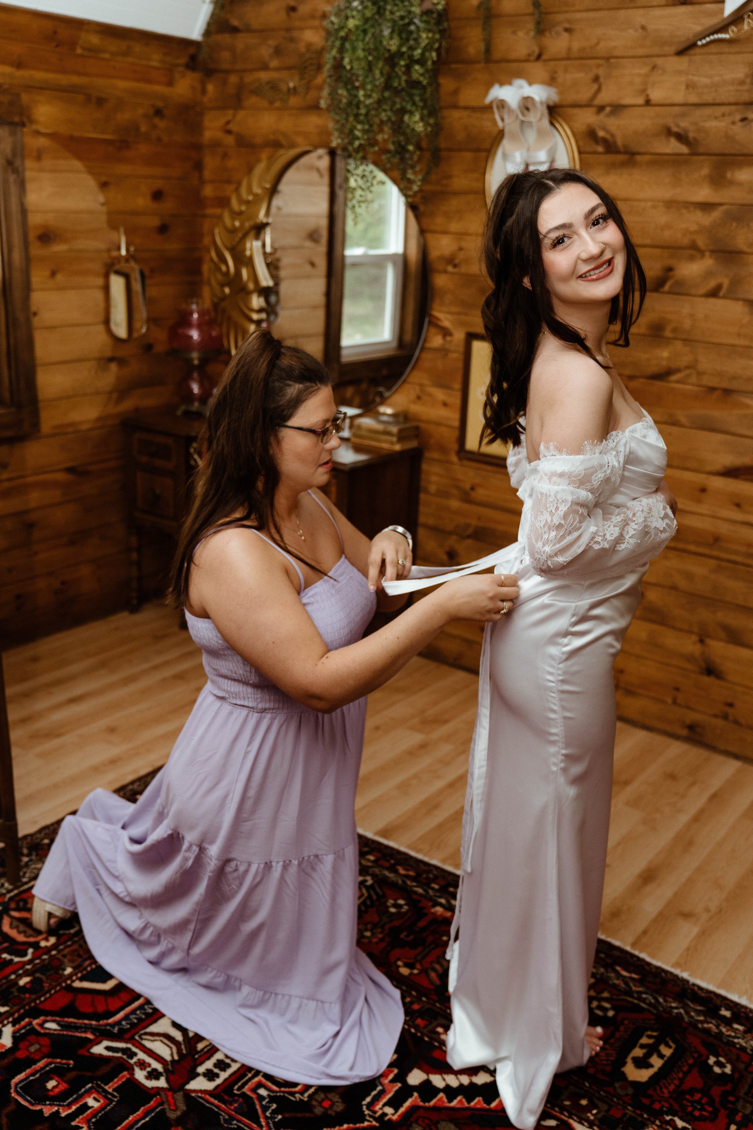 nikki-mager-elopement-iris-aisle-winterset-iowa-raelyn-ramey-photography-17.jpg