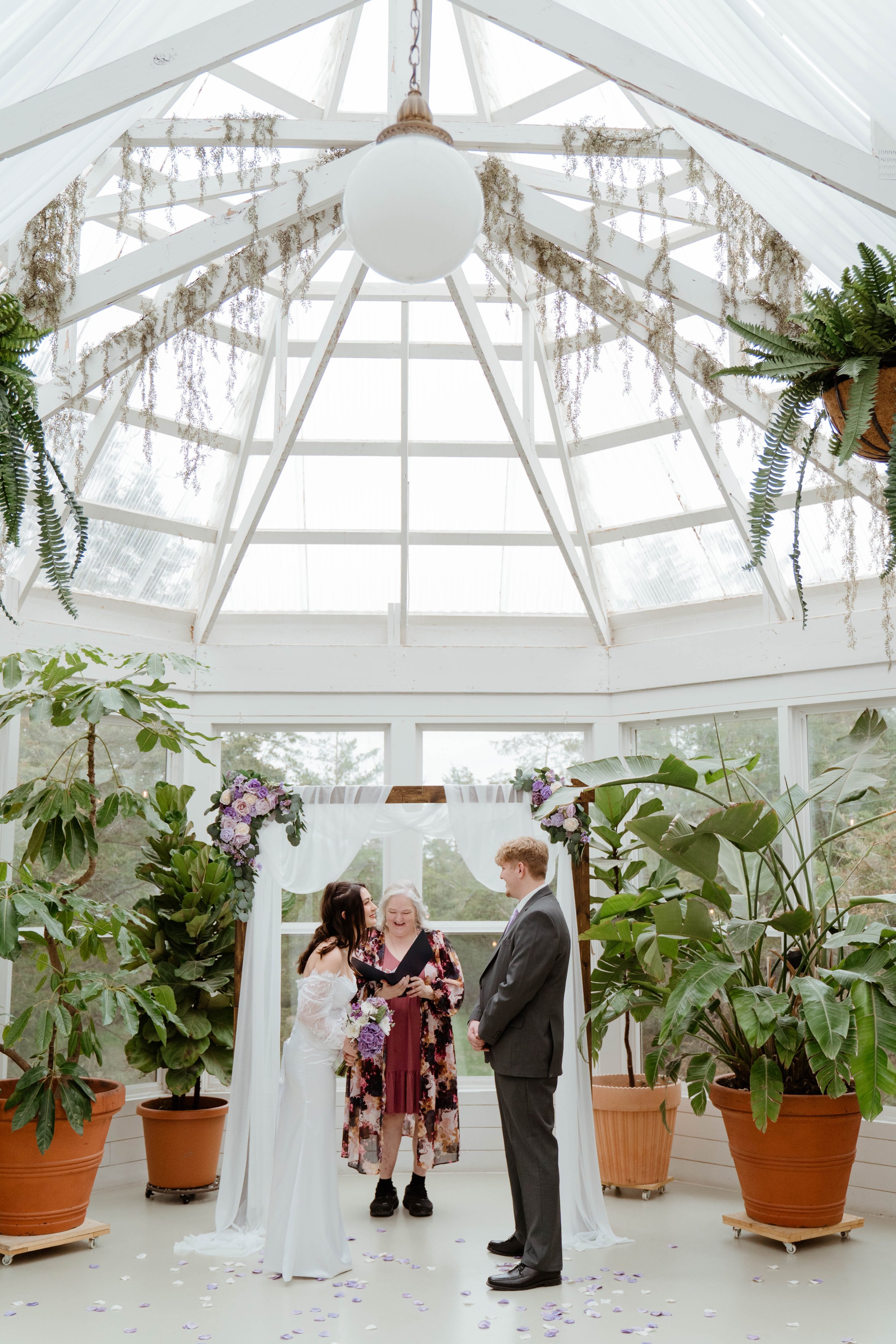 nikki-mager-elopement-iris-aisle-winterset-iowa-raelyn-ramey-photography-47.jpg
