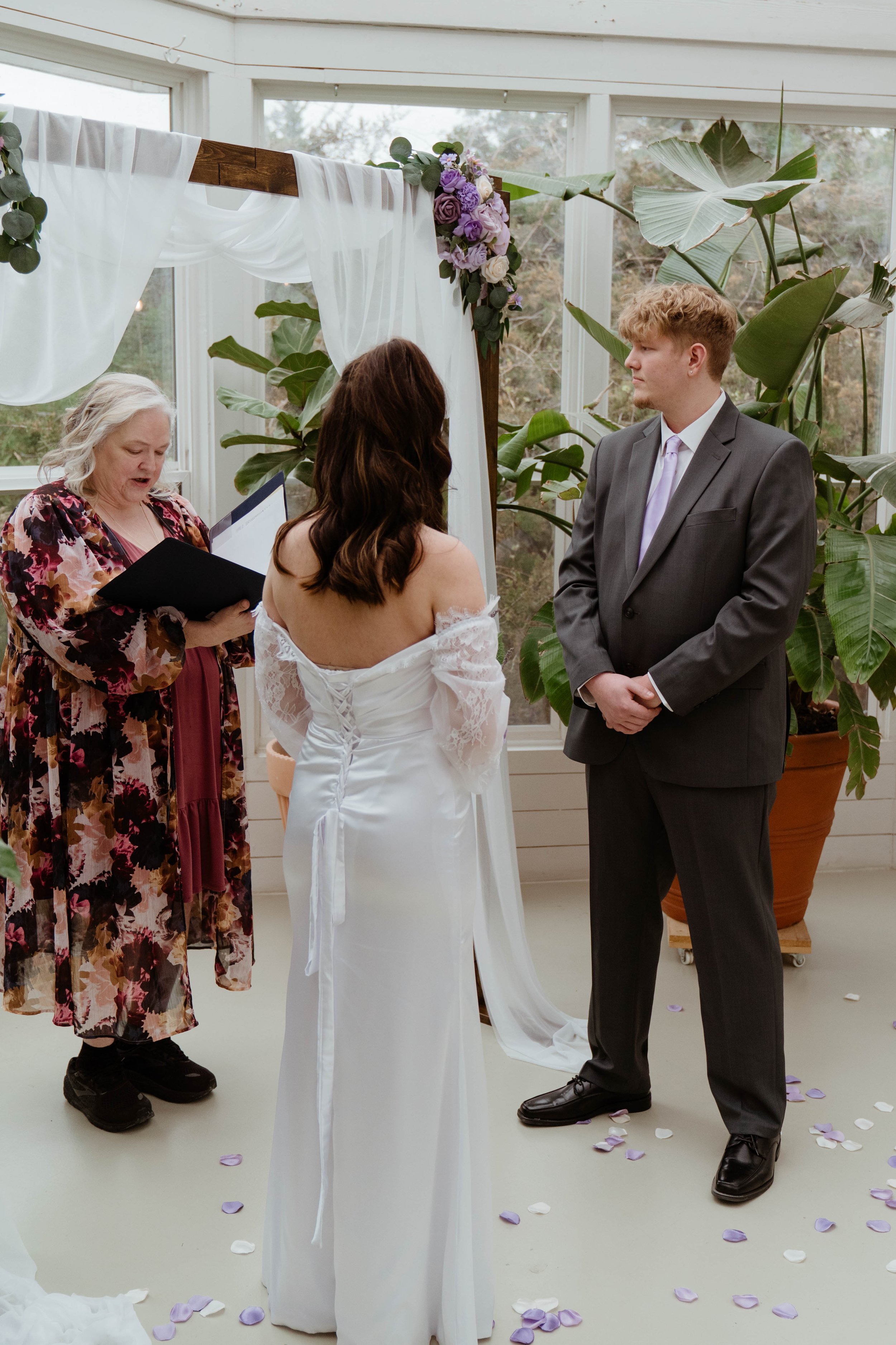 nikki-mager-elopement-iris-aisle-winterset-iowa-raelyn-ramey-photography-53.jpg