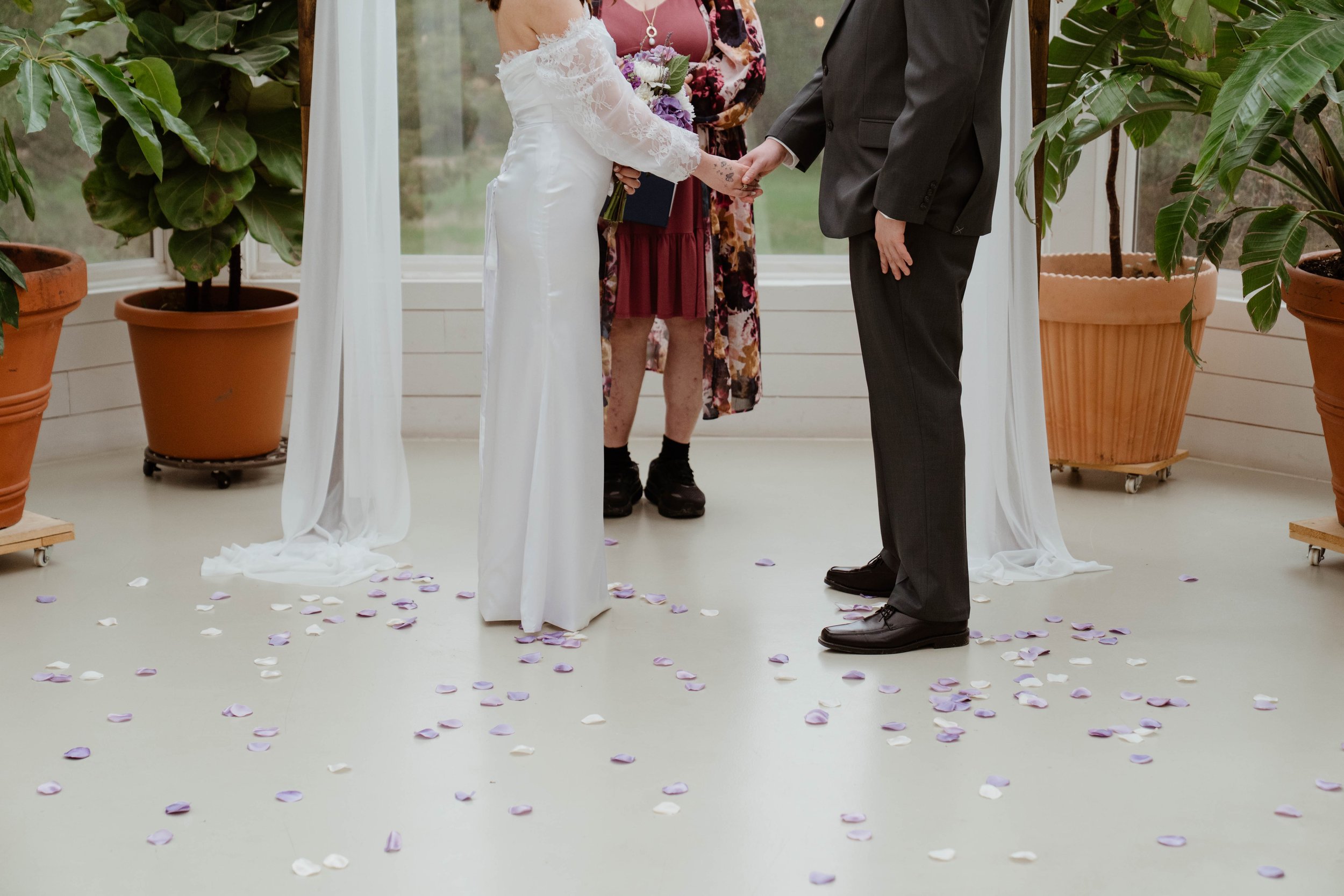 nikki-mager-elopement-iris-aisle-winterset-iowa-raelyn-ramey-photography-56.jpg