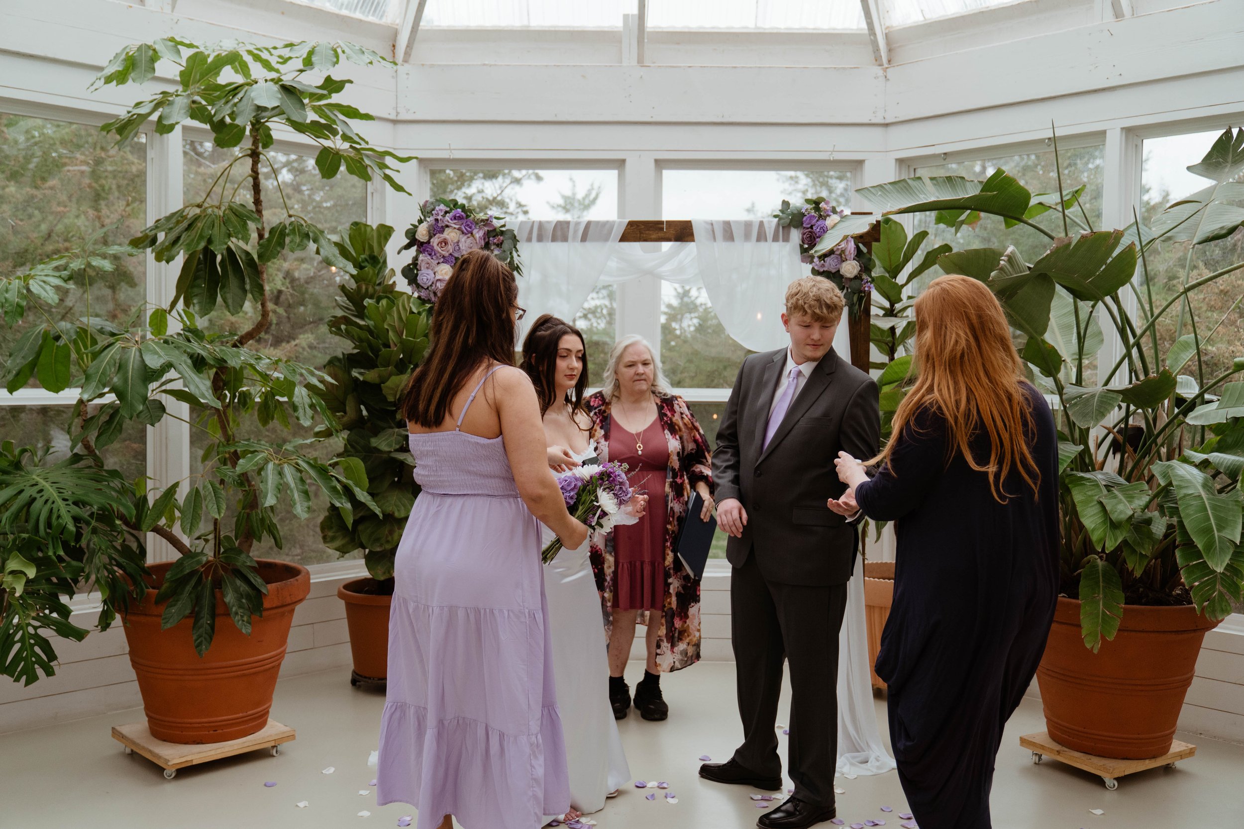 nikki-mager-elopement-iris-aisle-winterset-iowa-raelyn-ramey-photography-68.jpg