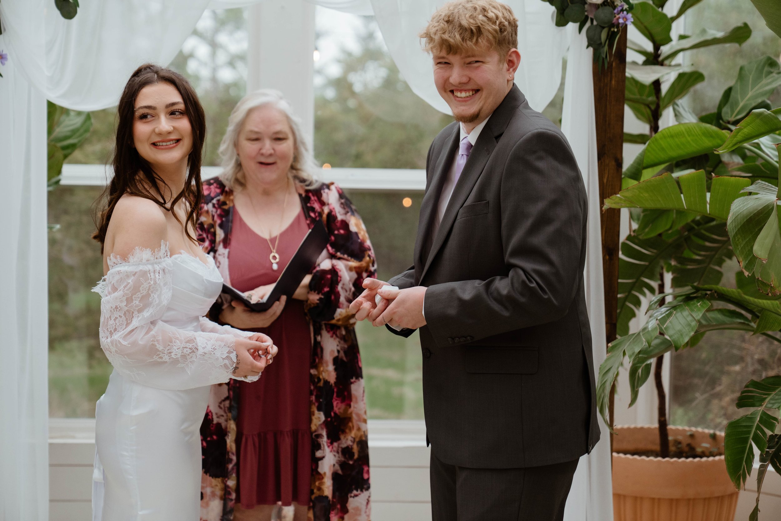 nikki-mager-elopement-iris-aisle-winterset-iowa-raelyn-ramey-photography-69.jpg