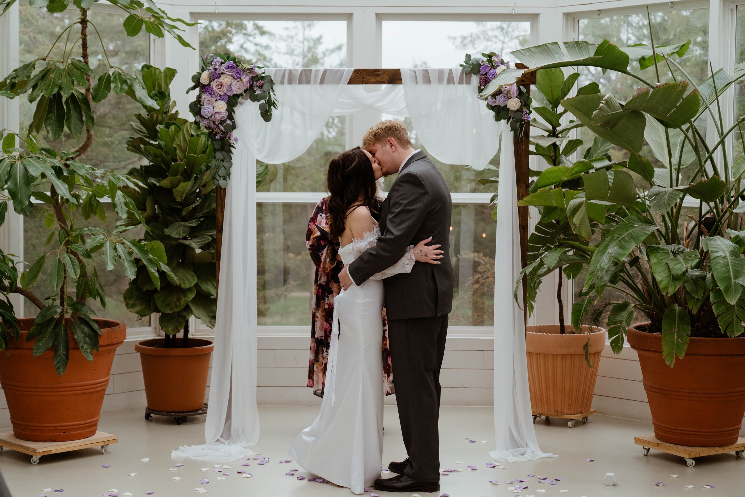 nikki-mager-elopement-iris-aisle-winterset-iowa-raelyn-ramey-photography-78.jpg