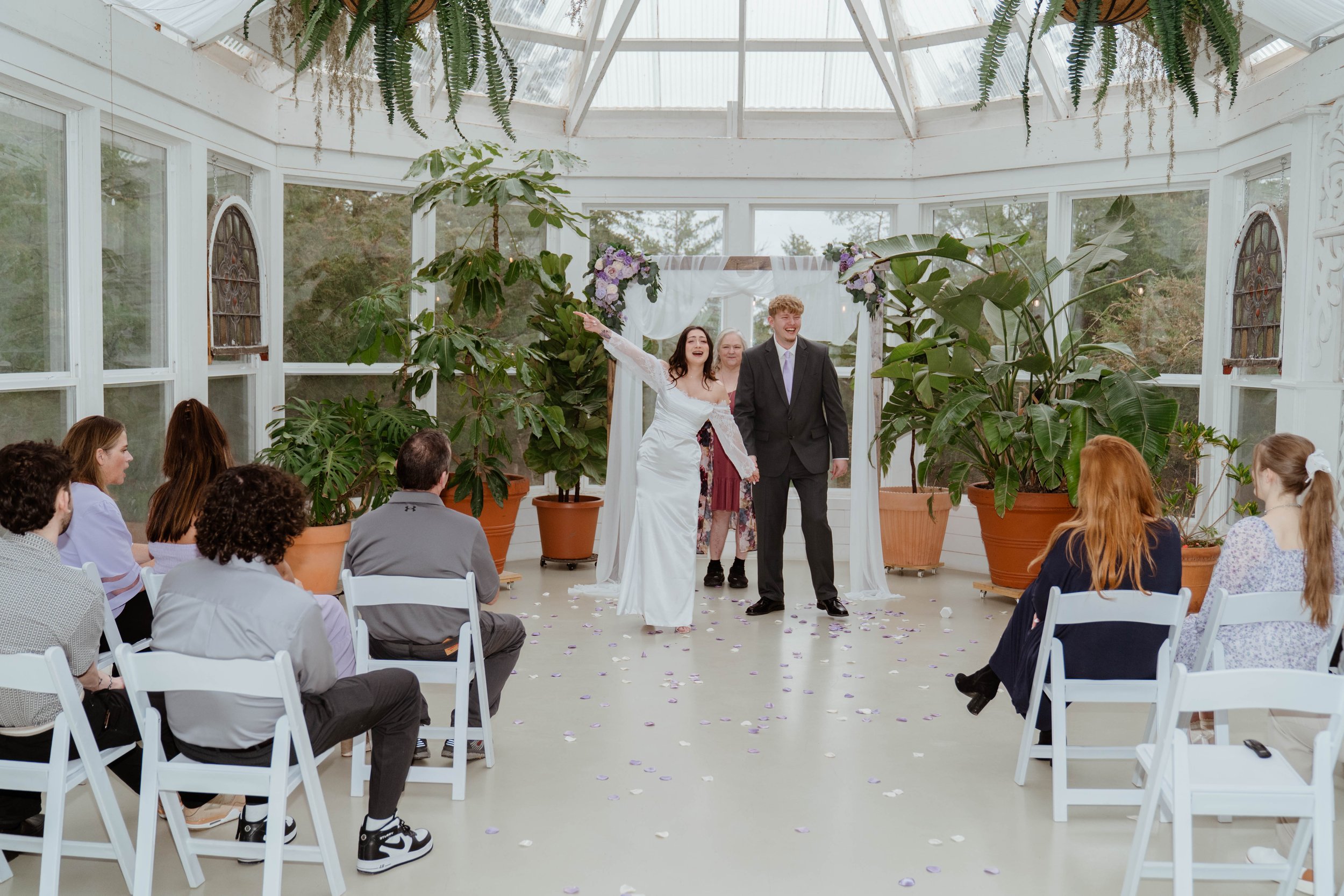 nikki-mager-elopement-iris-aisle-winterset-iowa-raelyn-ramey-photography-84.jpg