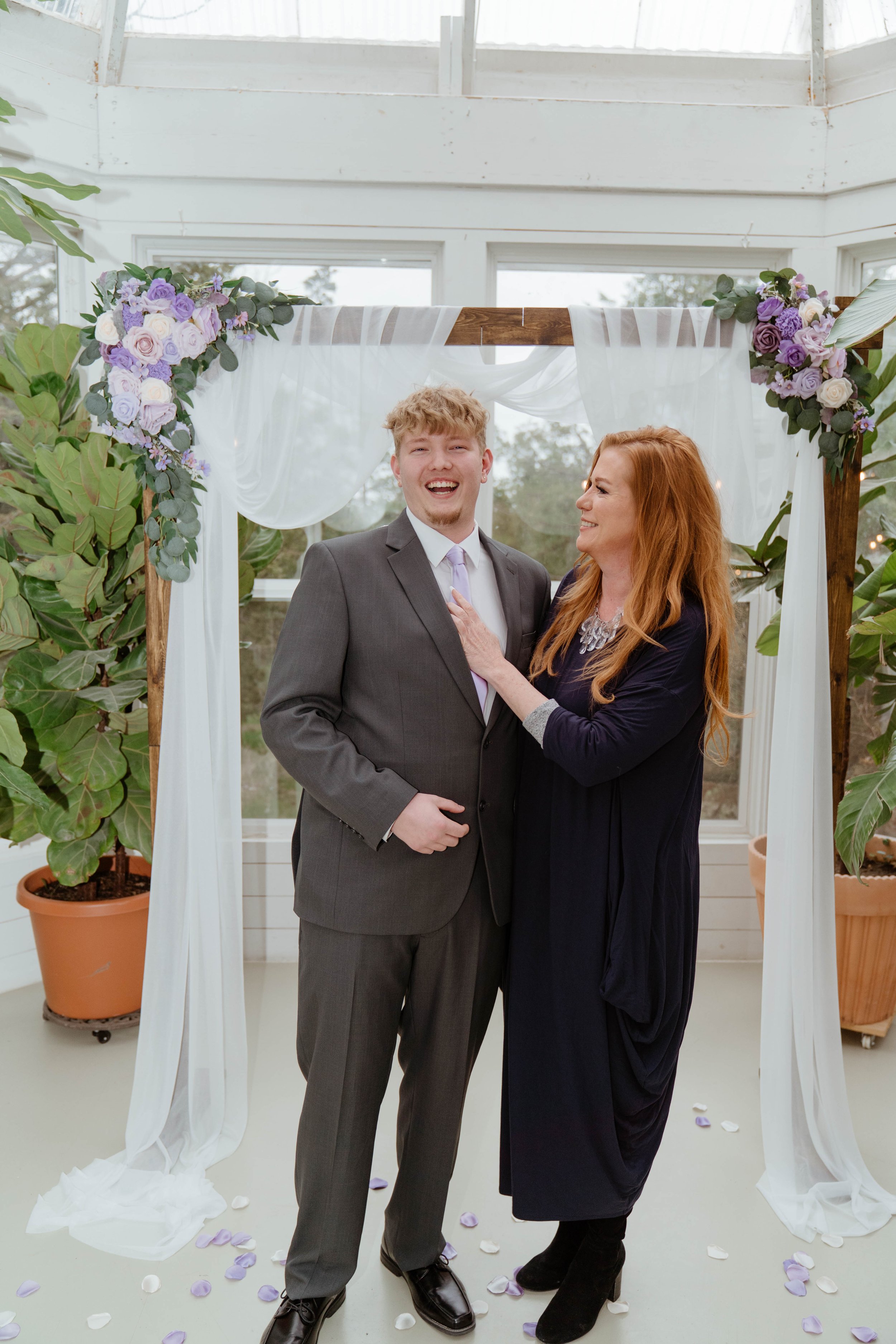 nikki-mager-elopement-iris-aisle-winterset-iowa-raelyn-ramey-photography-106.jpg