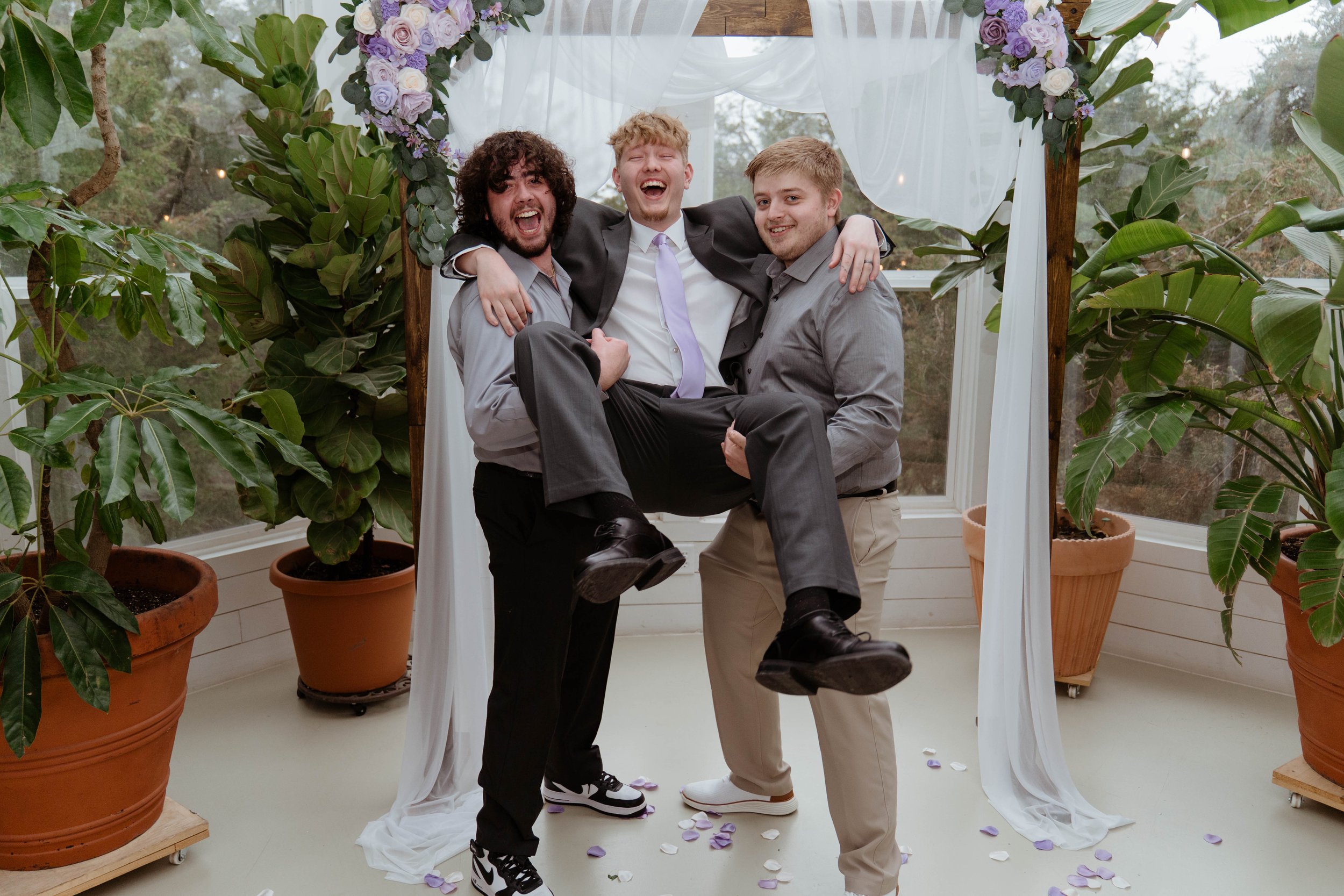 nikki-mager-elopement-iris-aisle-winterset-iowa-raelyn-ramey-photography-150.jpg