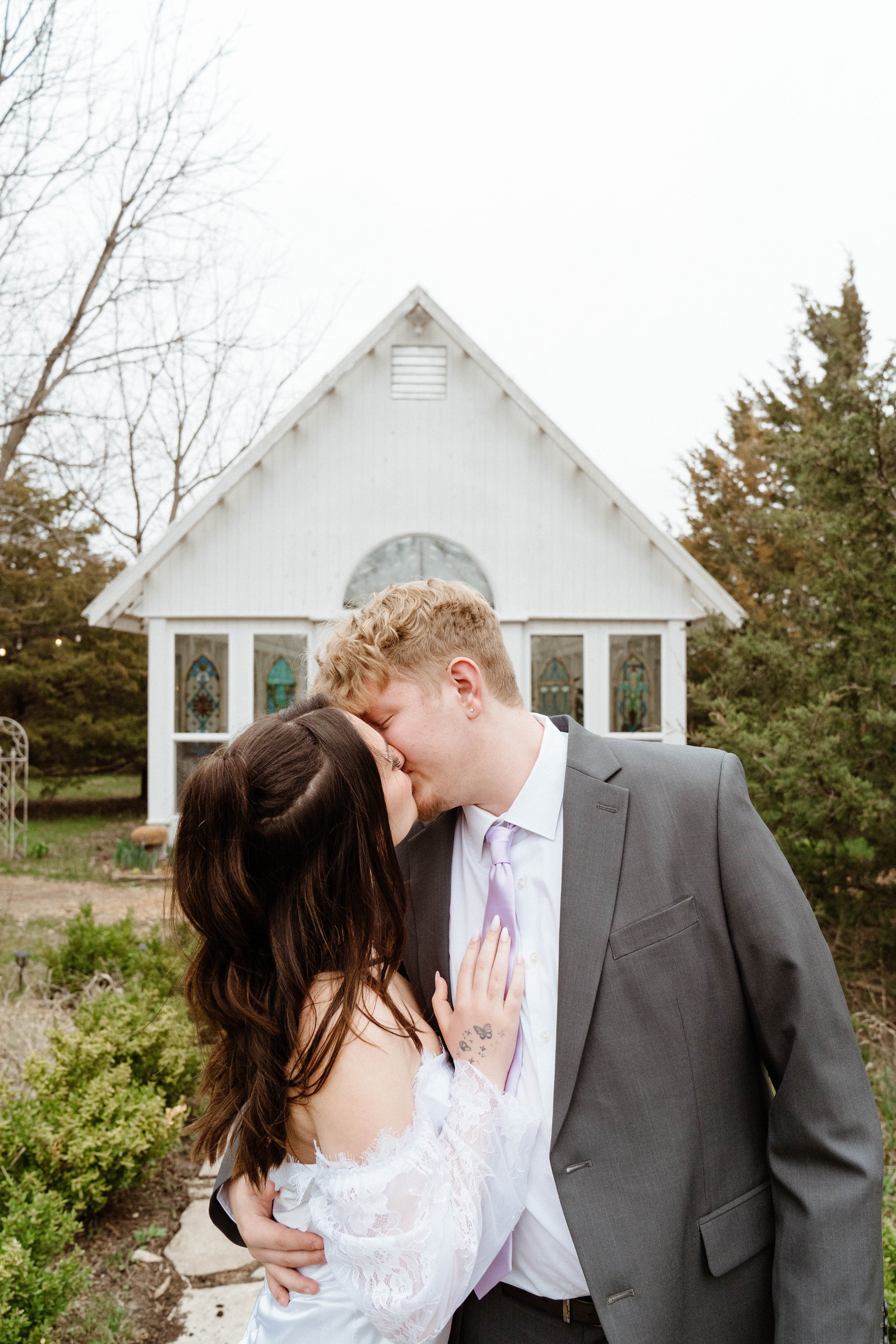 nikki-mager-elopement-iris-aisle-winterset-iowa-raelyn-ramey-photography-194.jpg