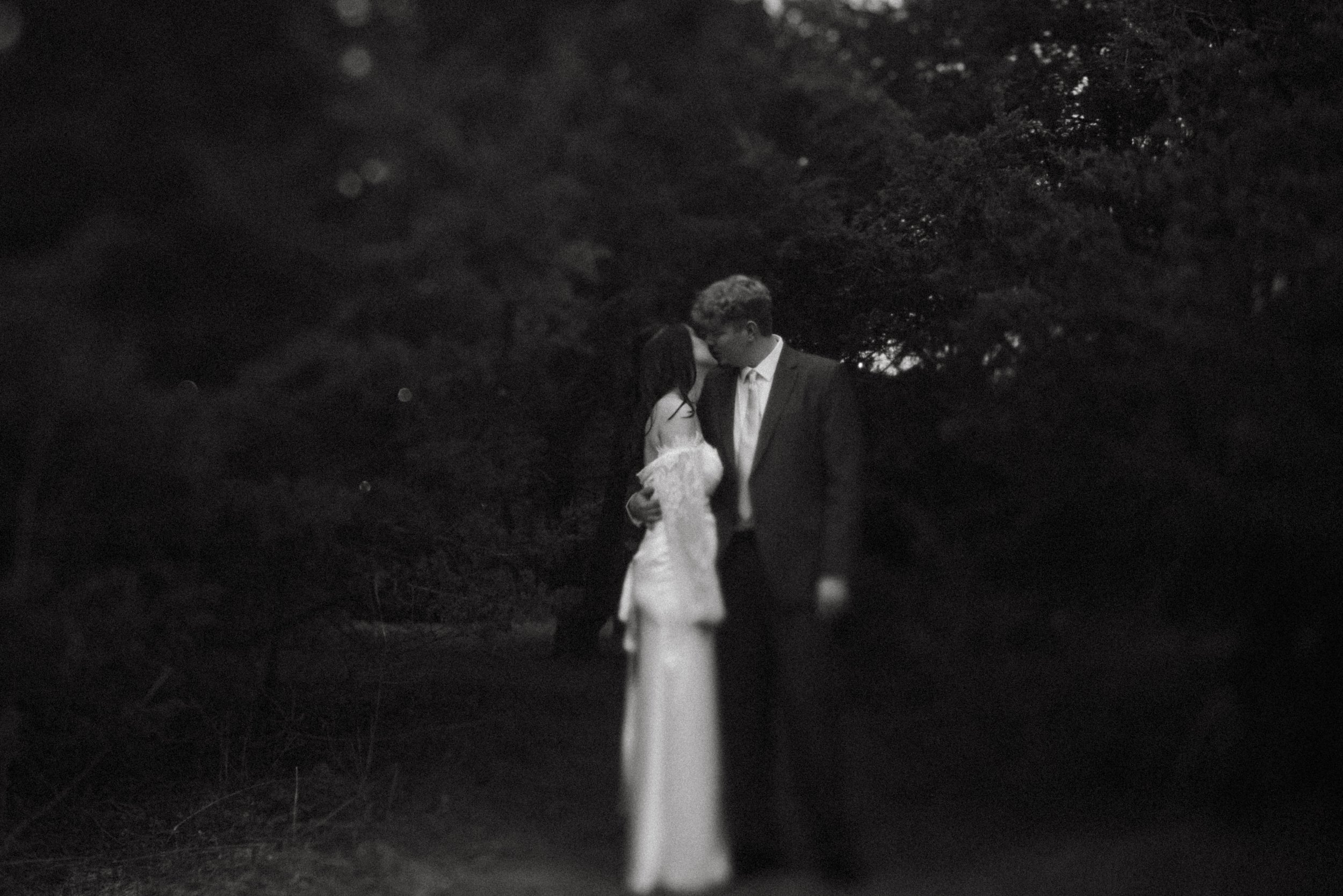 nikki-mager-elopement-iris-aisle-winterset-iowa-raelyn-ramey-photography-200.jpg