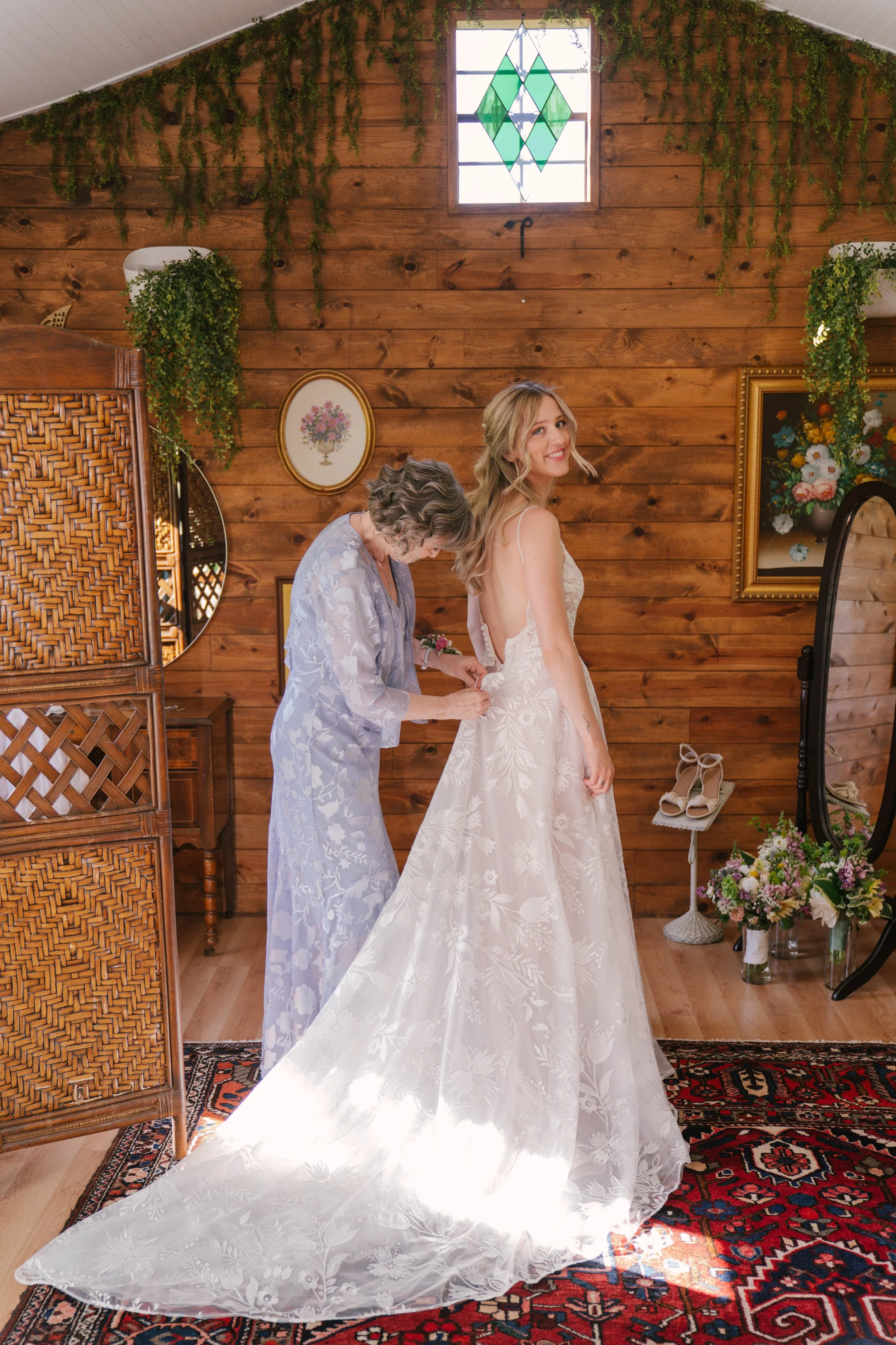 rachel-rett-micro-wedding-iris-aisle-winterset-iowa-raelyn-ramey-photography-15.jpg