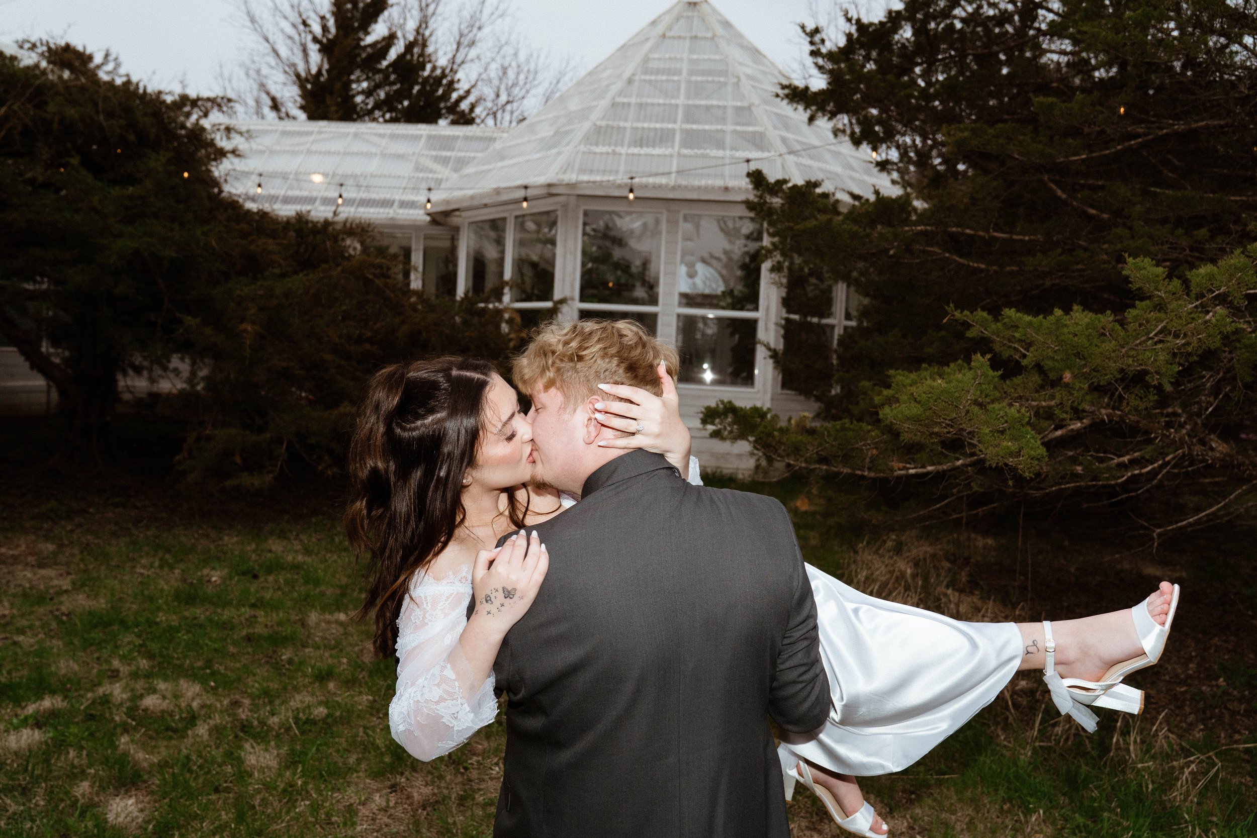 nikki-mager-elopement-iris-aisle-winterset-iowa-raelyn-ramey-photography-260.jpg
