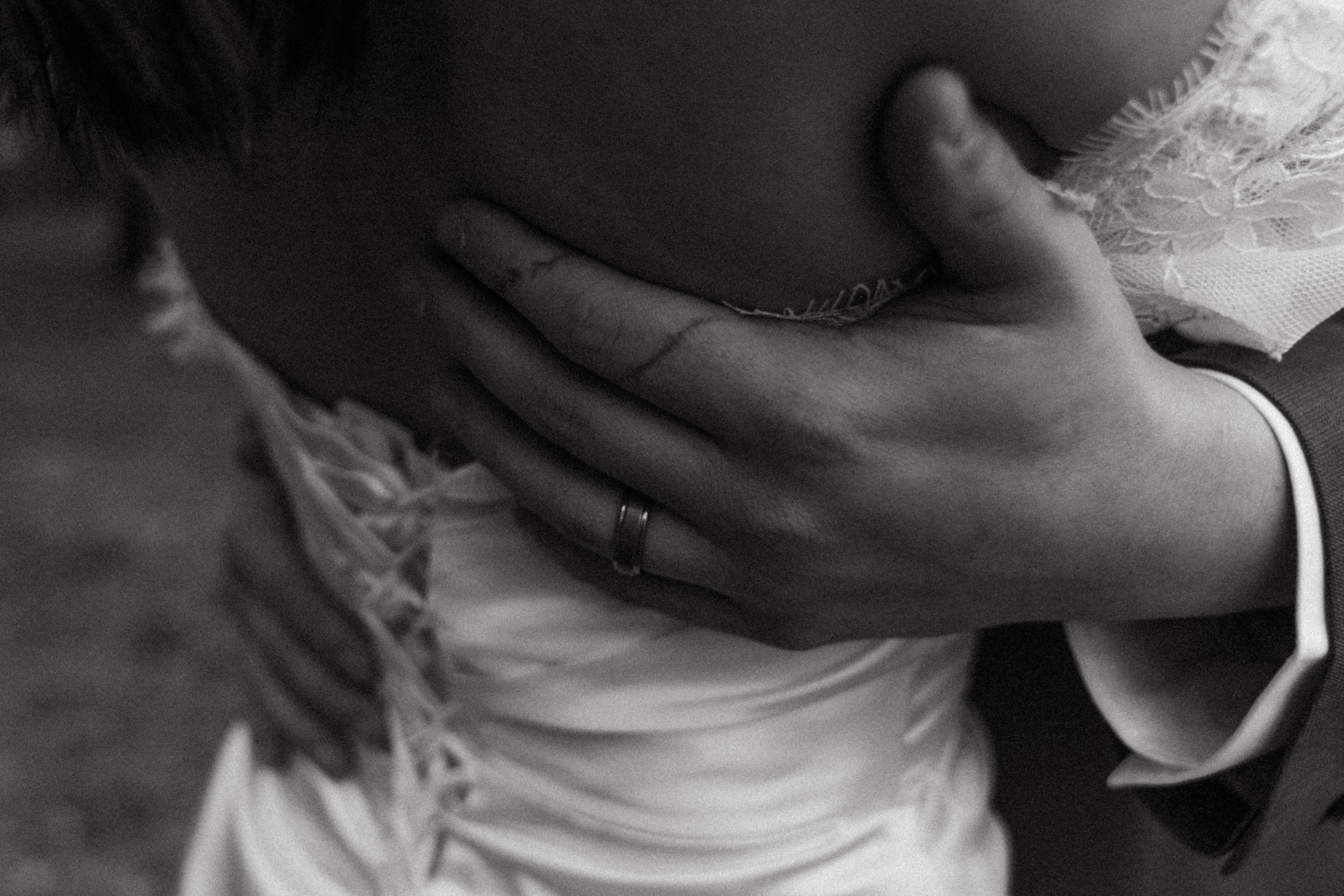 nikki-mager-elopement-iris-aisle-winterset-iowa-raelyn-ramey-photography-273.jpg