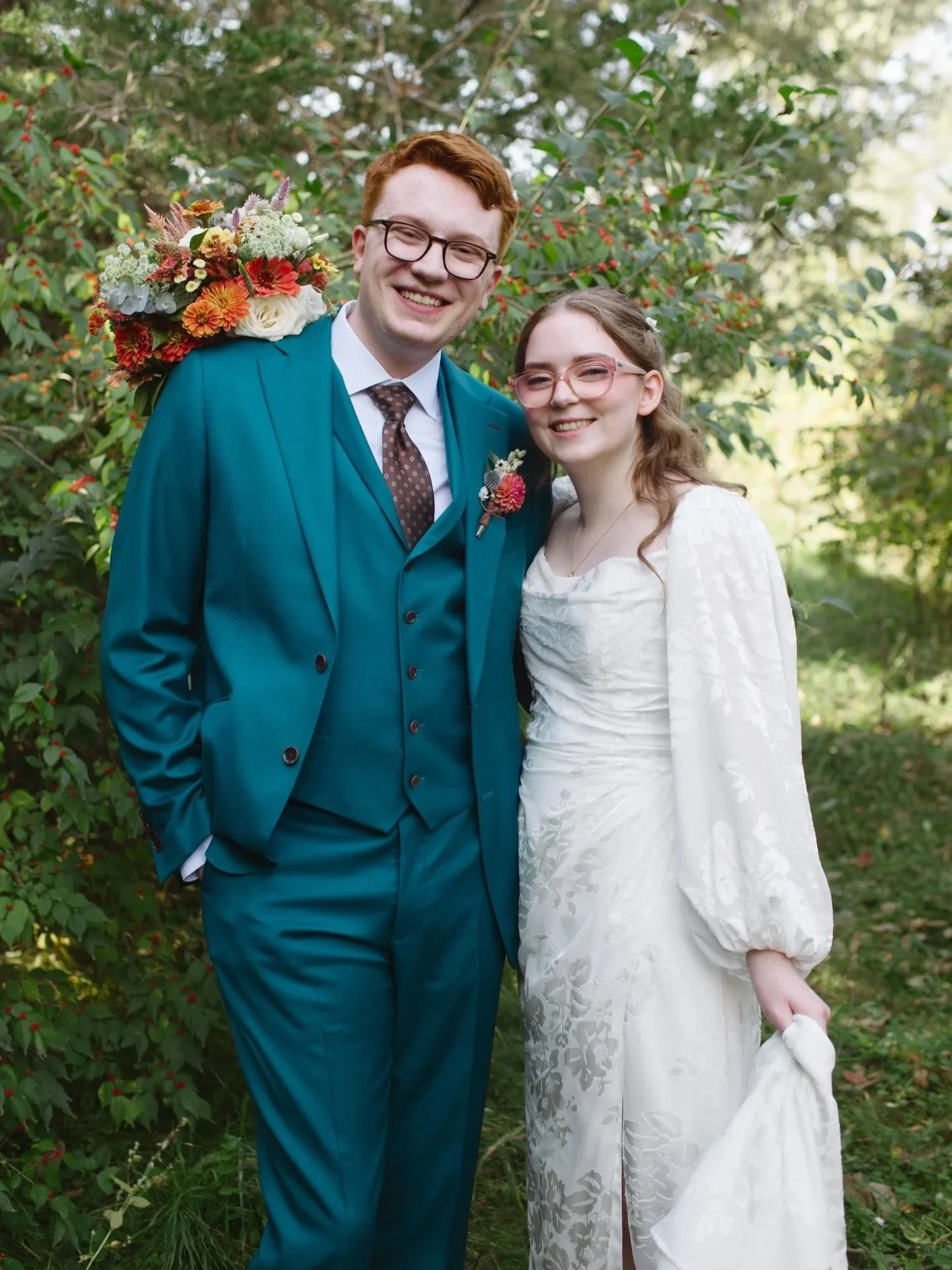 Some favorites from Caroline + Jeremiah&rsquo;s wedding day 

Photographer: @zoeyatesphoto 

Florist: @pepperharrow_ 

Hair And Makeup: @hellodarlinglam 

Dress: @aandbe_mpls 

Suit: @heimieshaberdashery 

Planner: Jess from @cheerseventsdsm 

Offici