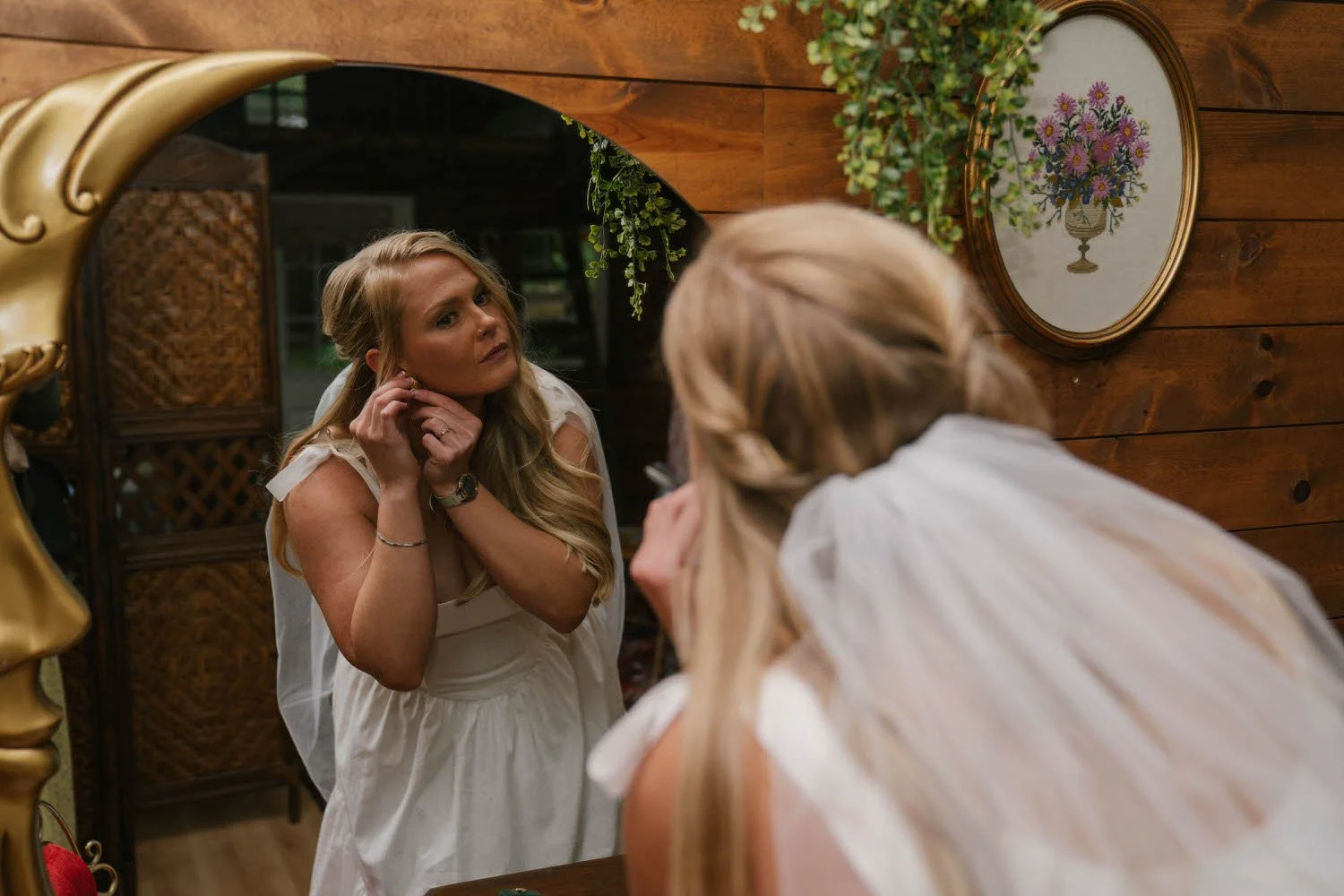 emily-simon-elopement-iris-aisle-winterset-iowa-raelyn-ramey-photography-41.jpg