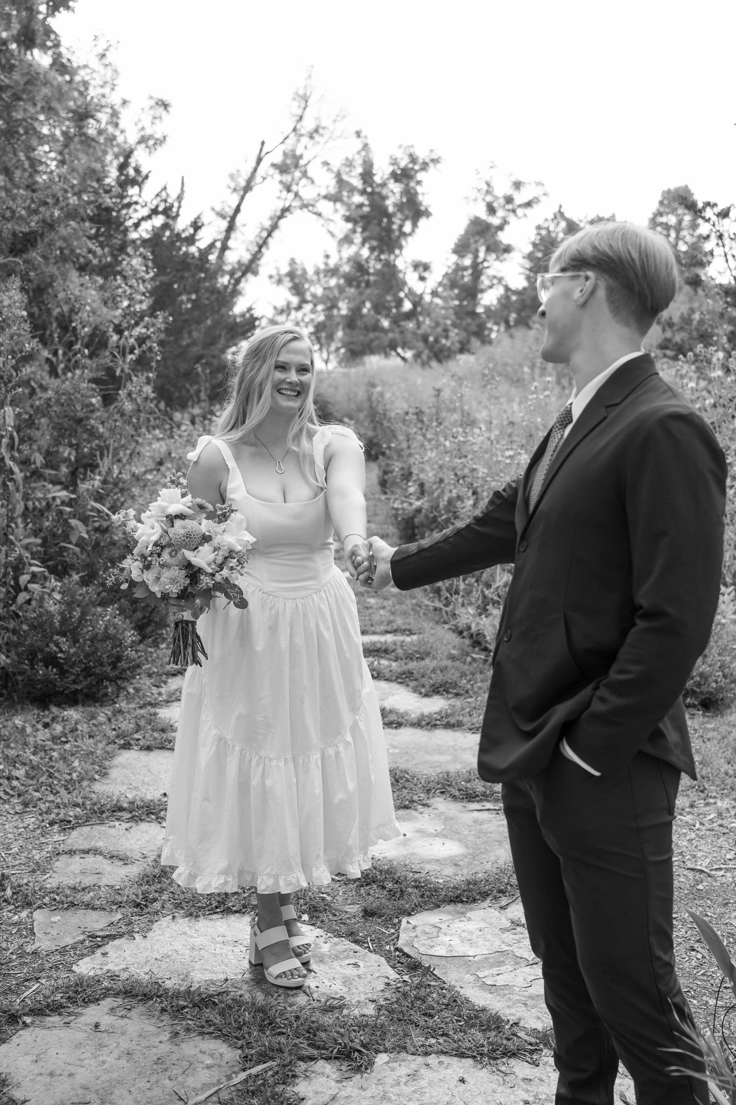 emily-simon-elopement-iris-aisle-winterset-iowa-raelyn-ramey-photography-223.jpg