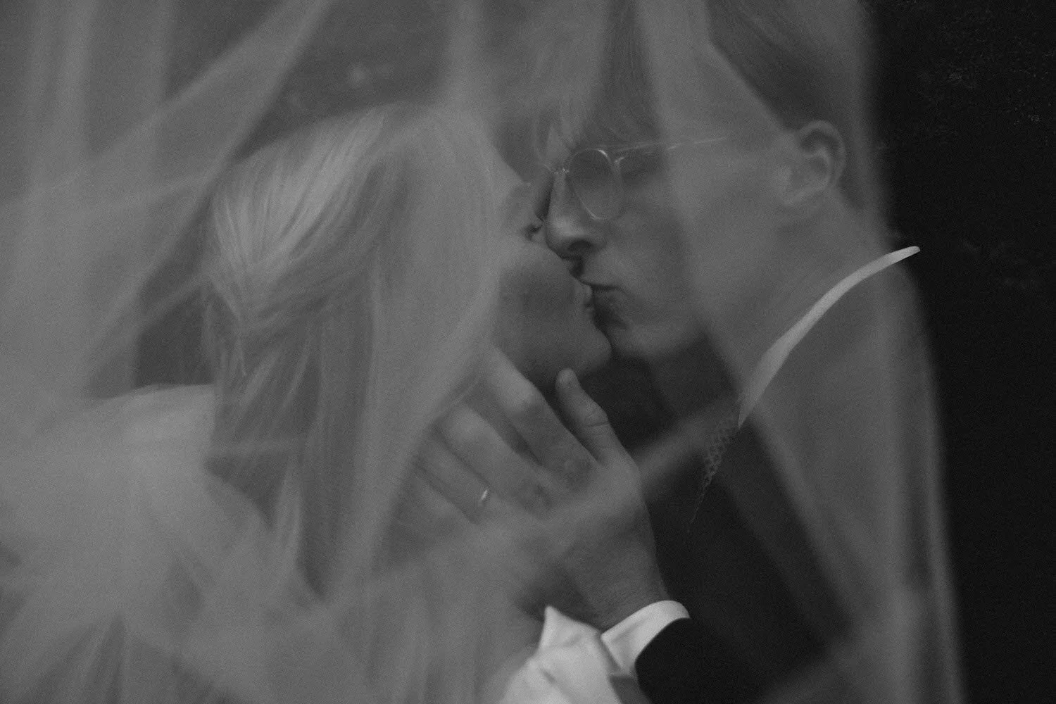 emily-simon-elopement-iris-aisle-winterset-iowa-raelyn-ramey-photography-257.jpg
