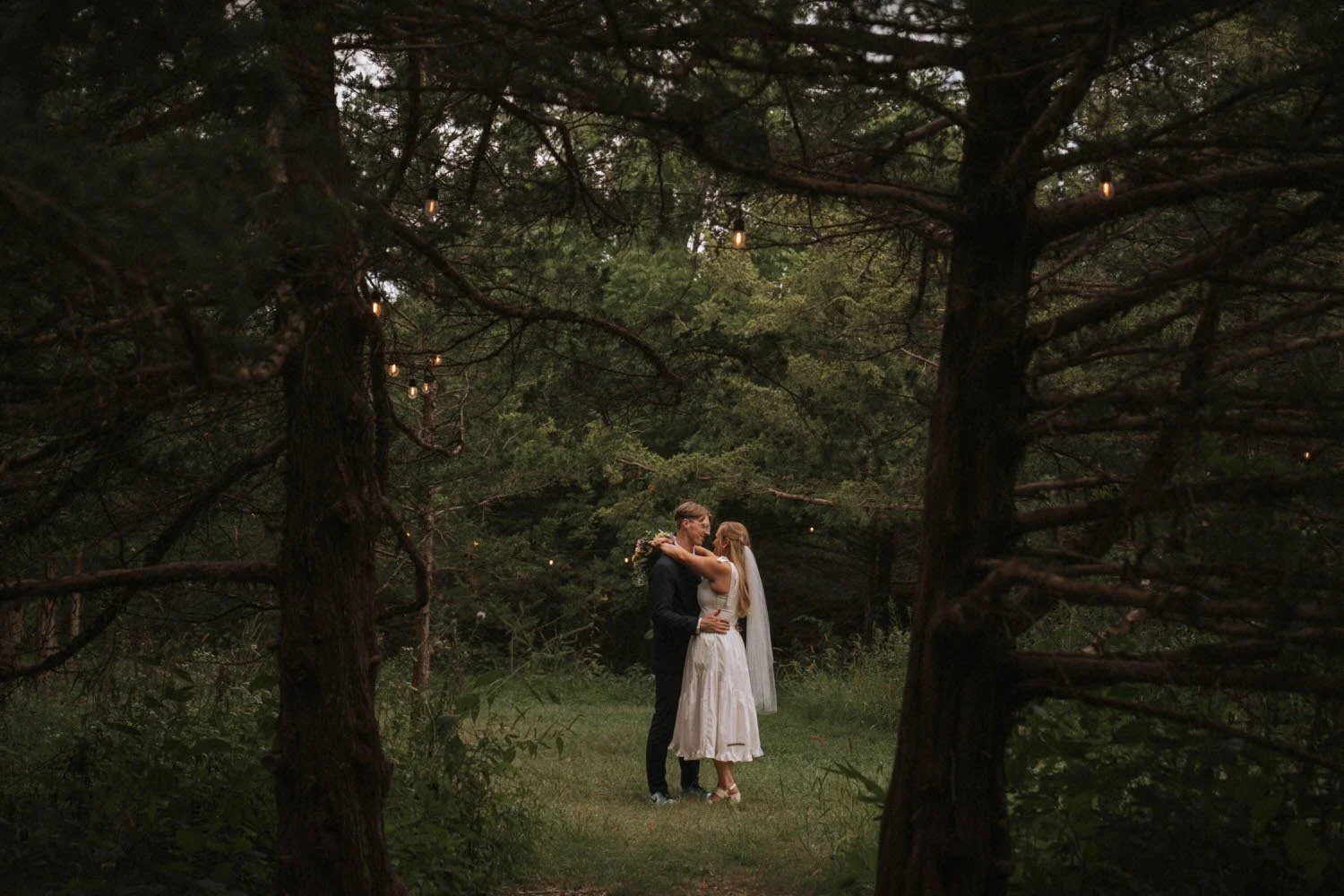 emily-simon-elopement-iris-aisle-winterset-iowa-raelyn-ramey-photography-269.jpg