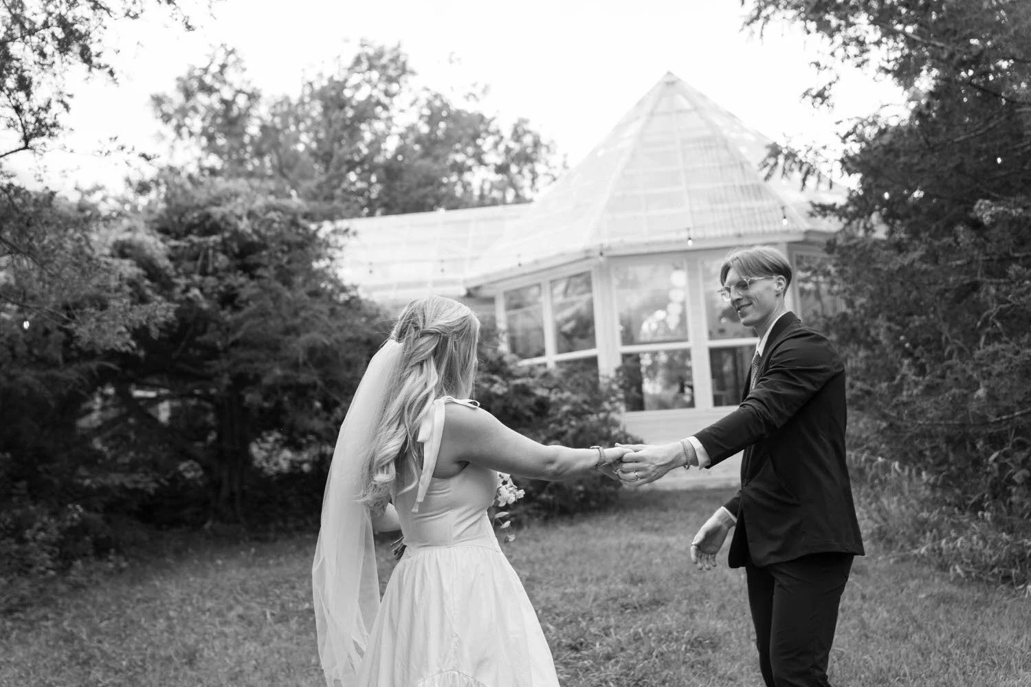emily-simon-elopement-iris-aisle-winterset-iowa-raelyn-ramey-photography-274.jpg