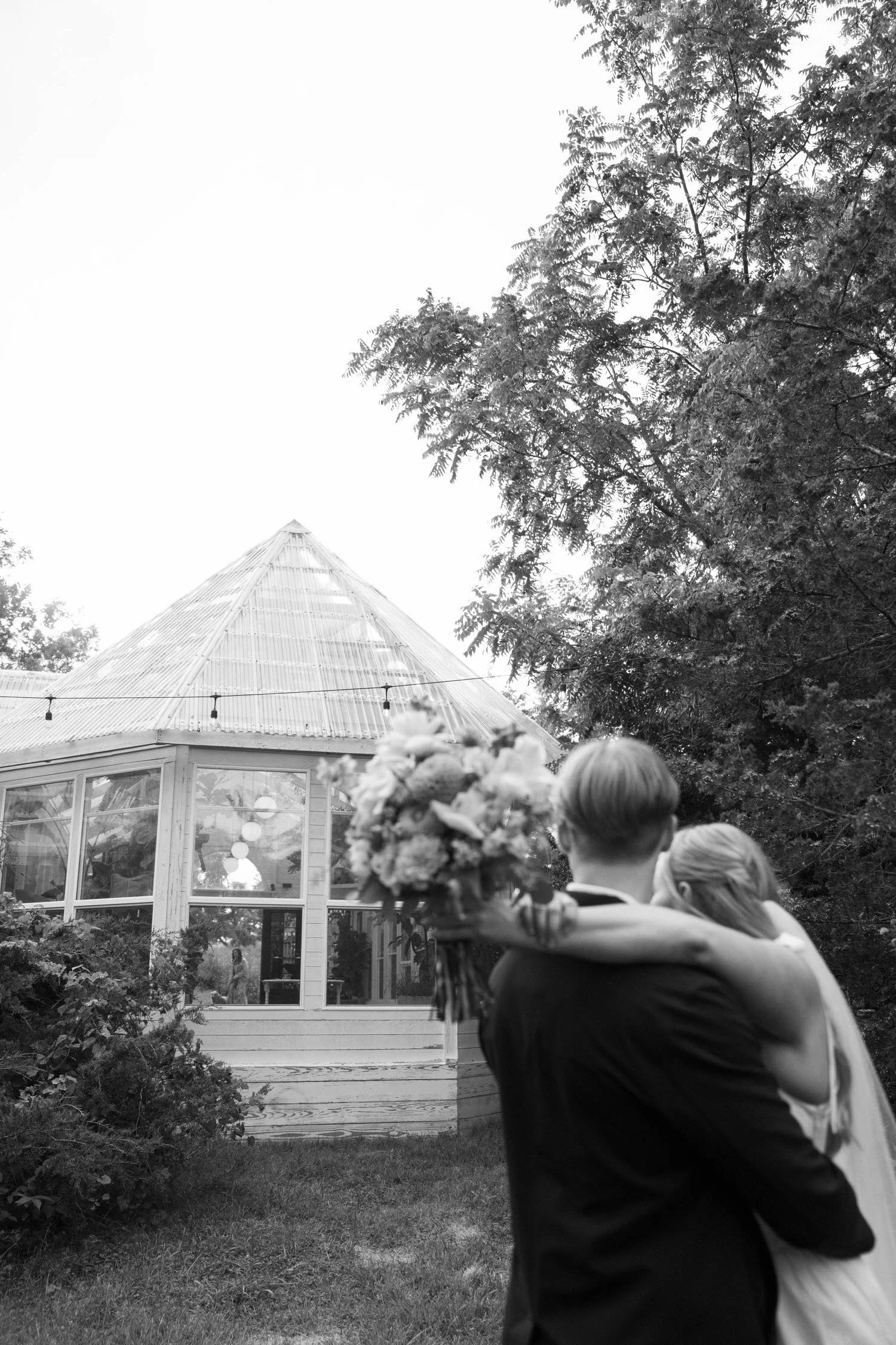 emily-simon-elopement-iris-aisle-winterset-iowa-raelyn-ramey-photography-284.jpg