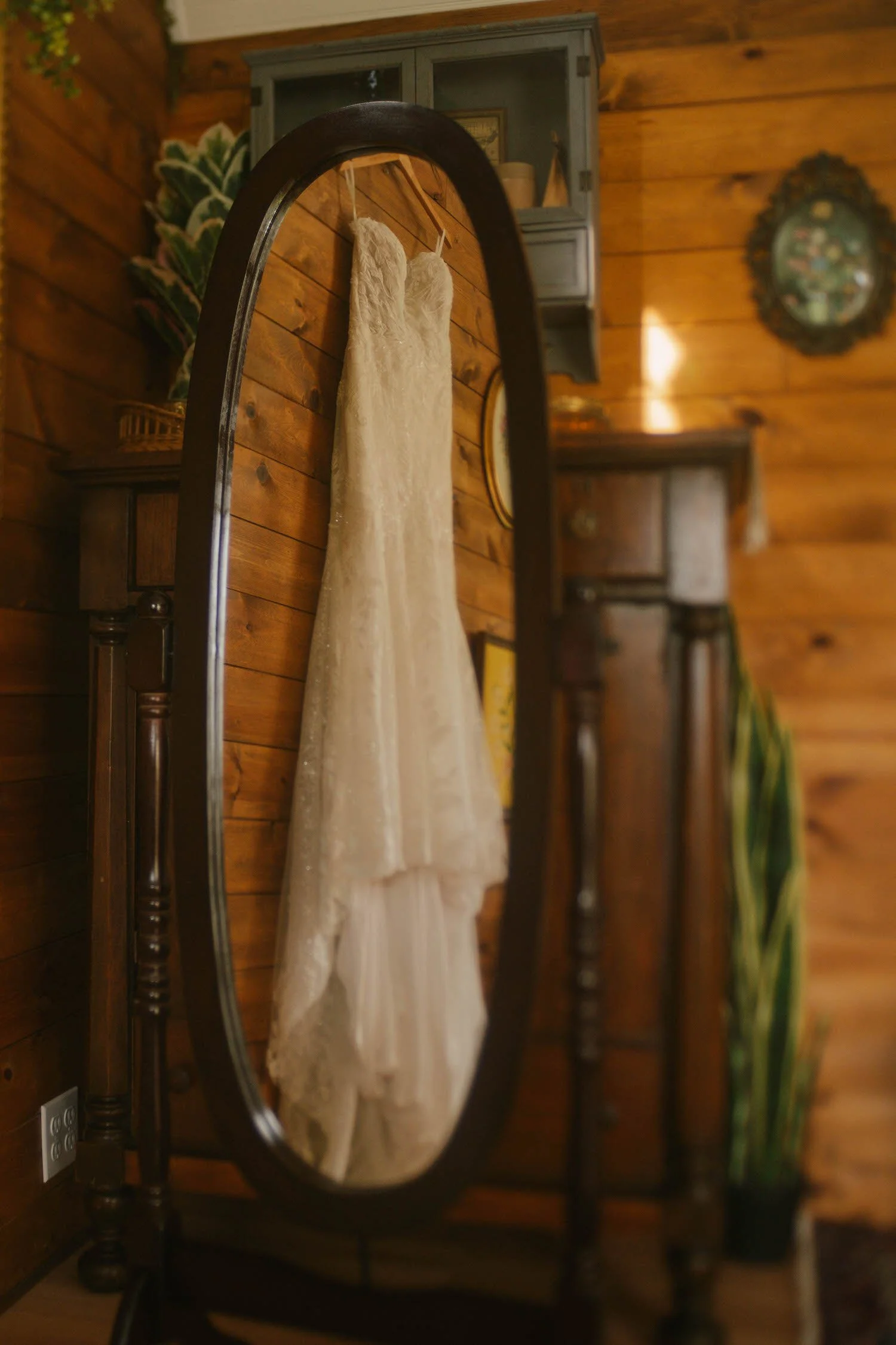 dohna-michael-elopement-iris-aisle-winterset-iowa-raelyn-ramey-photography-9.jpg