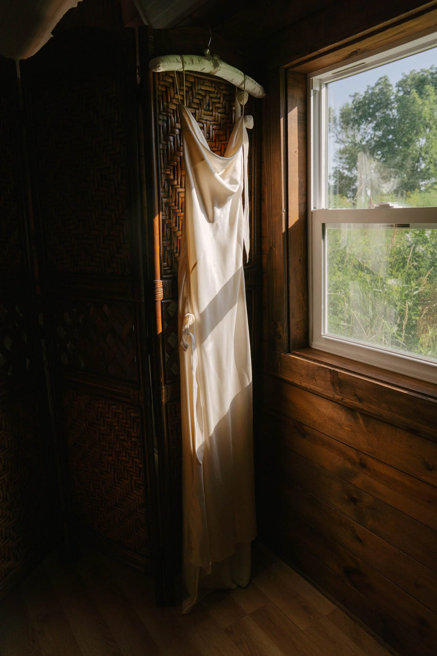 madison-spencer-elopement-iris-aisle-winterset-iowa-raelyn-ramey-photography-4.jpg