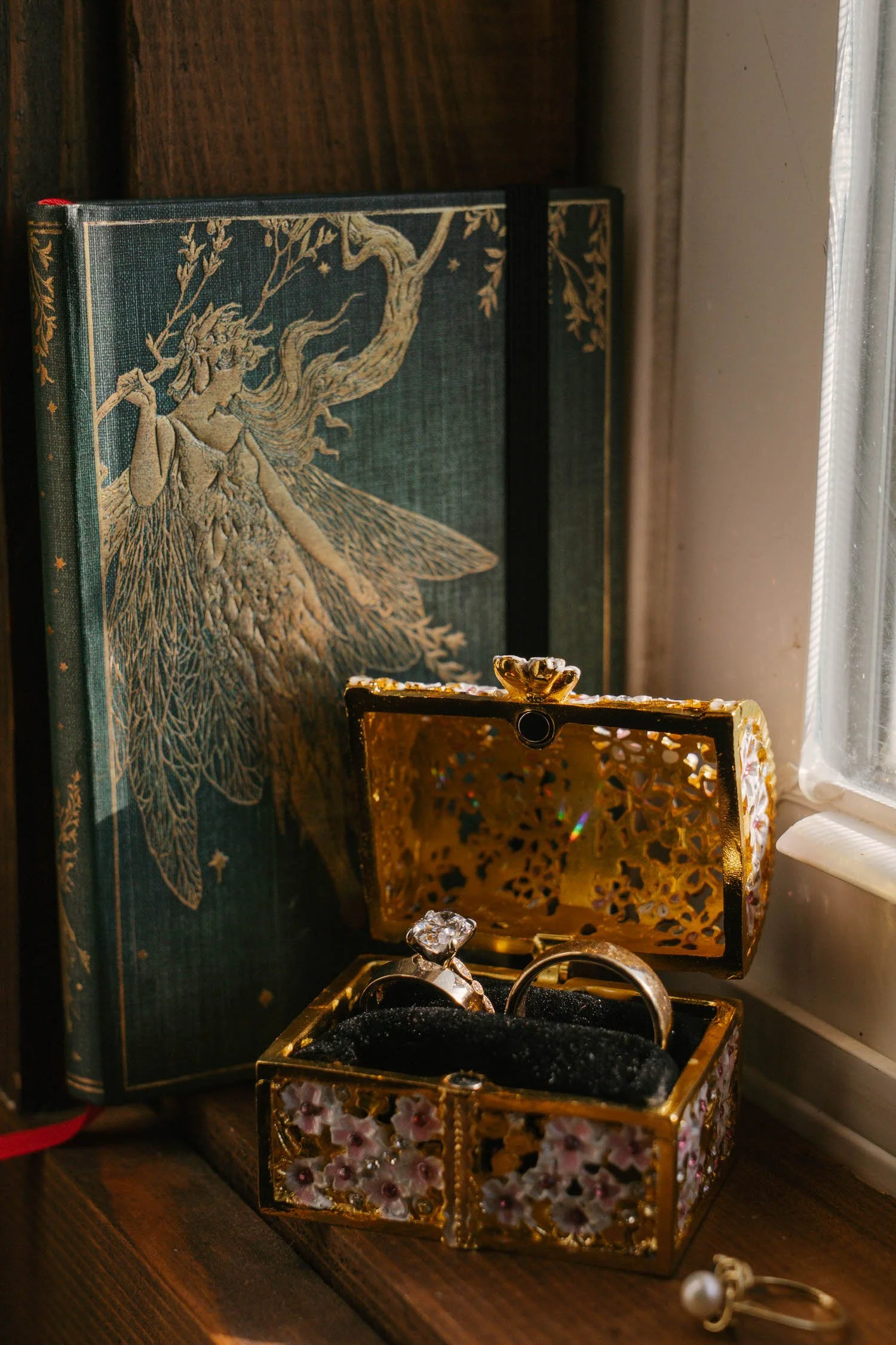 madison-spencer-elopement-iris-aisle-winterset-iowa-raelyn-ramey-photography-6.jpg