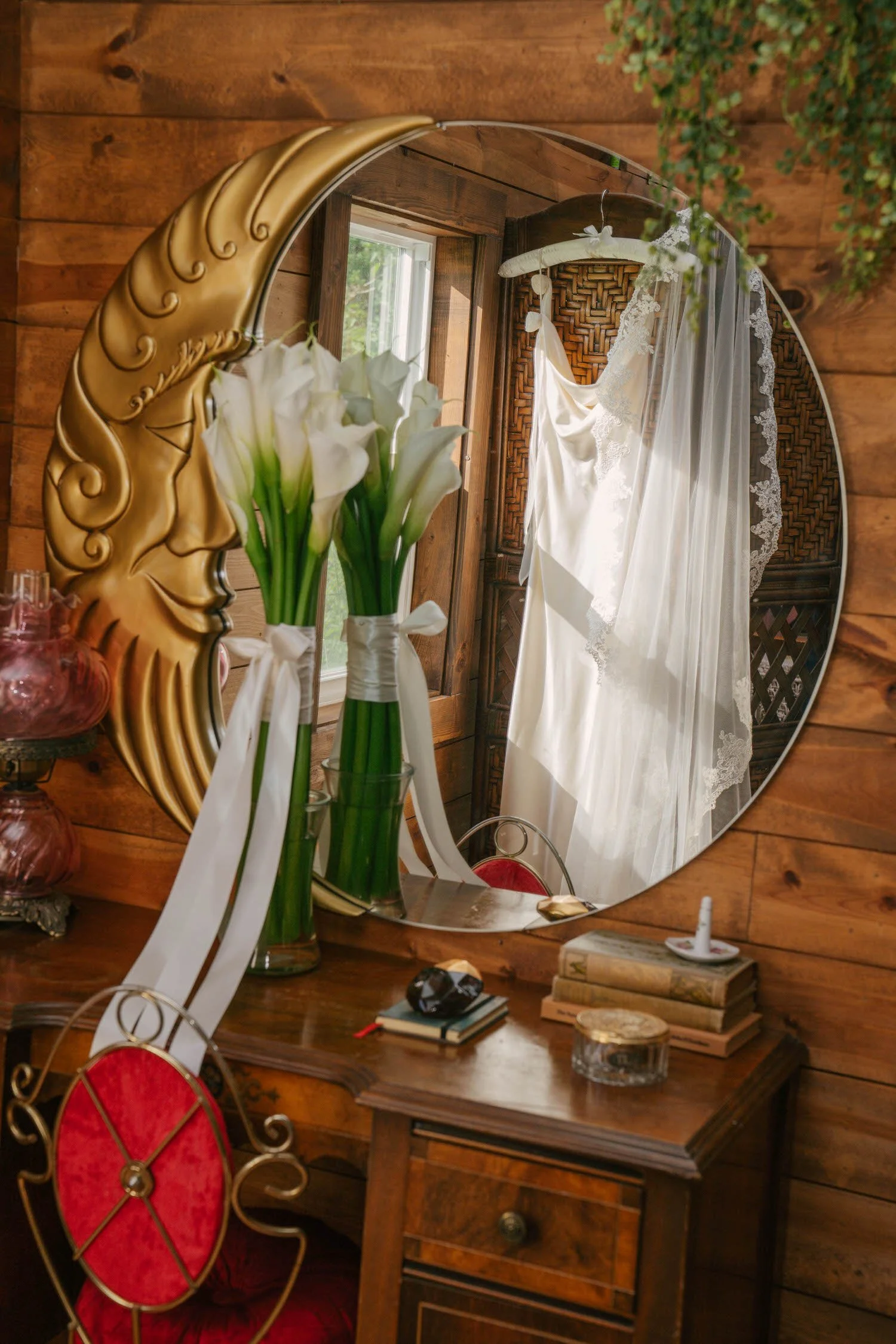 madison-spencer-elopement-iris-aisle-winterset-iowa-raelyn-ramey-photography-11.jpg