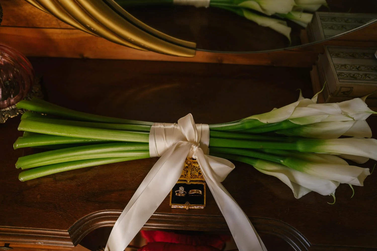madison-spencer-elopement-iris-aisle-winterset-iowa-raelyn-ramey-photography-13.jpg