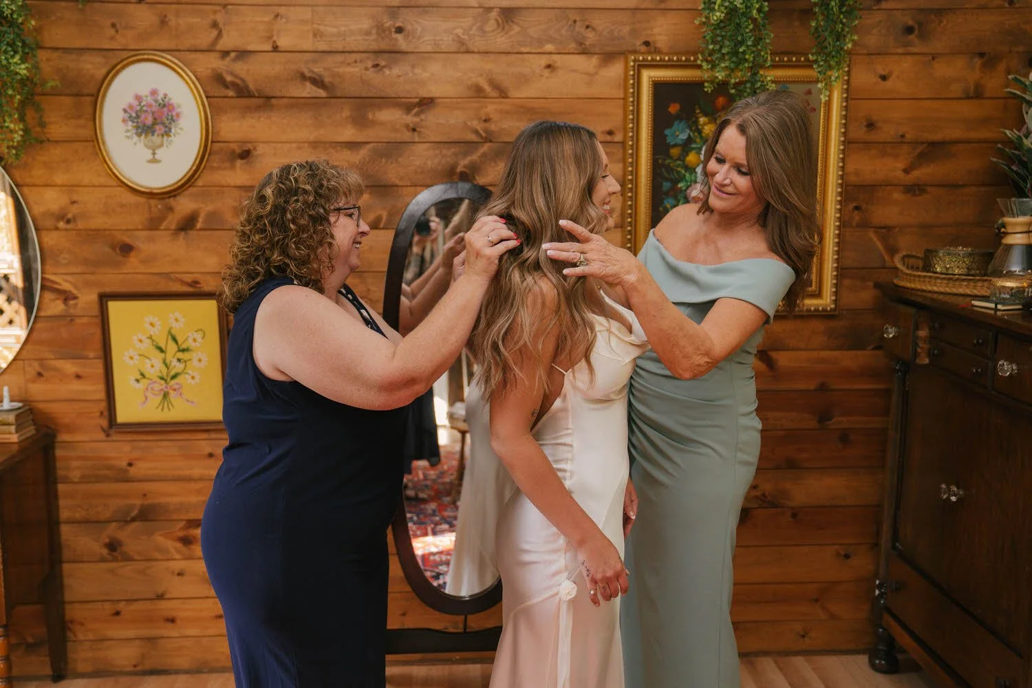 madison-spencer-elopement-iris-aisle-winterset-iowa-raelyn-ramey-photography-22.jpg