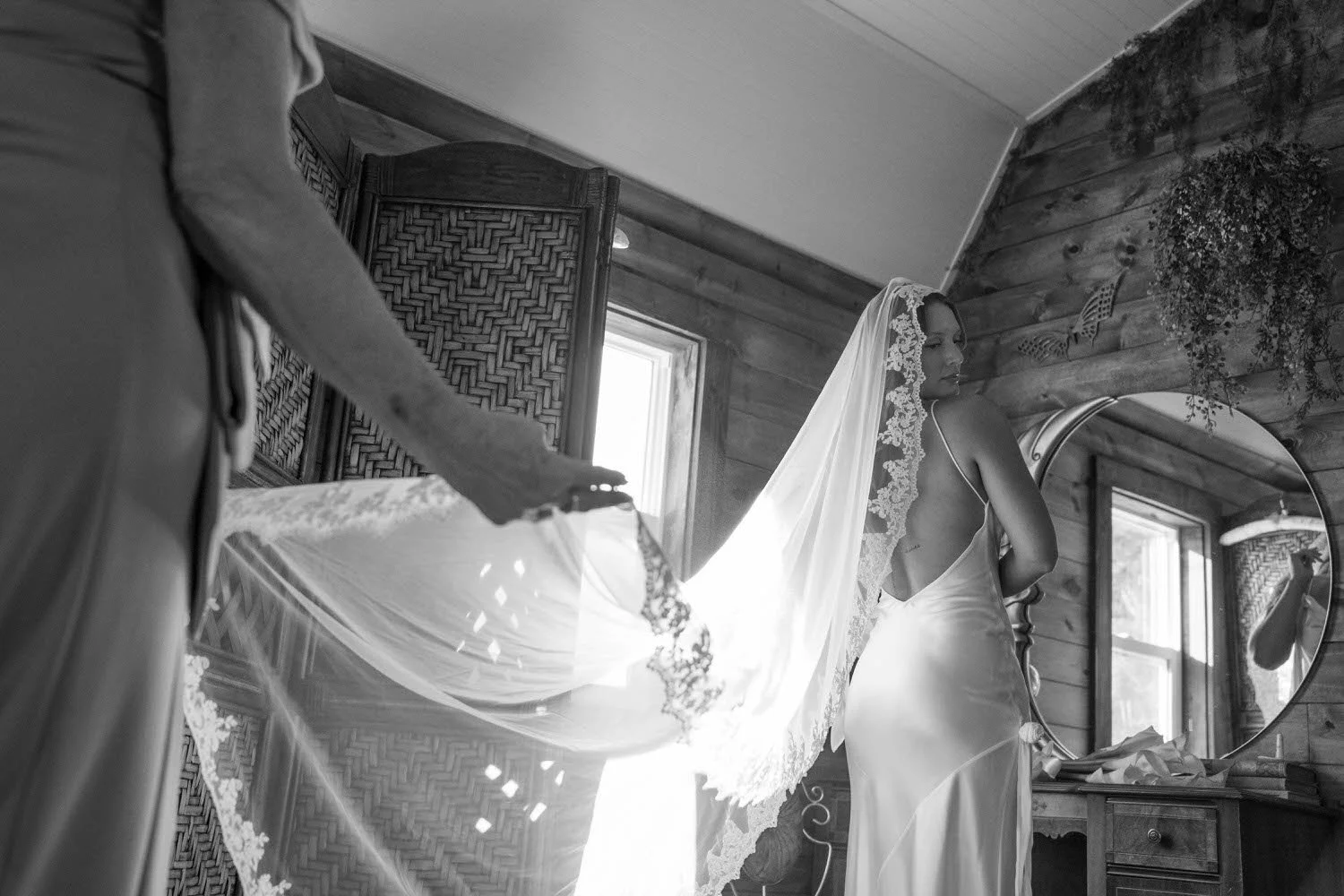 madison-spencer-elopement-iris-aisle-winterset-iowa-raelyn-ramey-photography-33.jpg