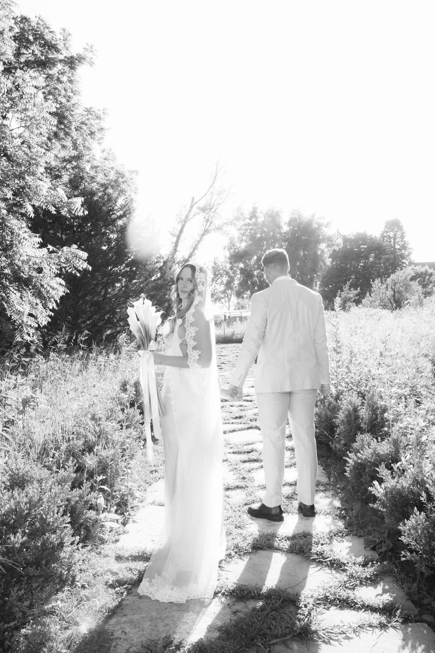 madison-spencer-elopement-iris-aisle-winterset-iowa-raelyn-ramey-photography-91.jpg