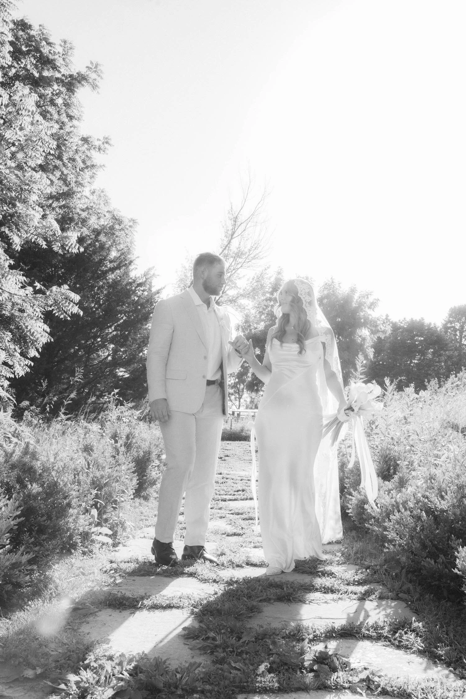 madison-spencer-elopement-iris-aisle-winterset-iowa-raelyn-ramey-photography-92.jpg