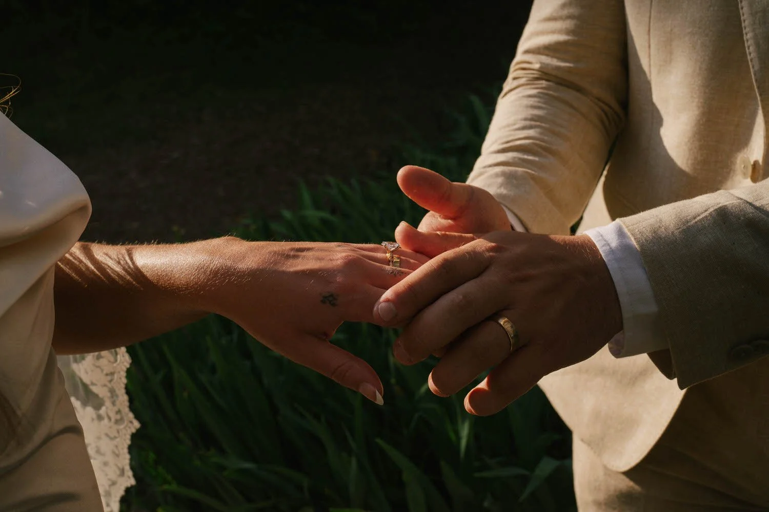 madison-spencer-elopement-iris-aisle-winterset-iowa-raelyn-ramey-photography-185.jpg