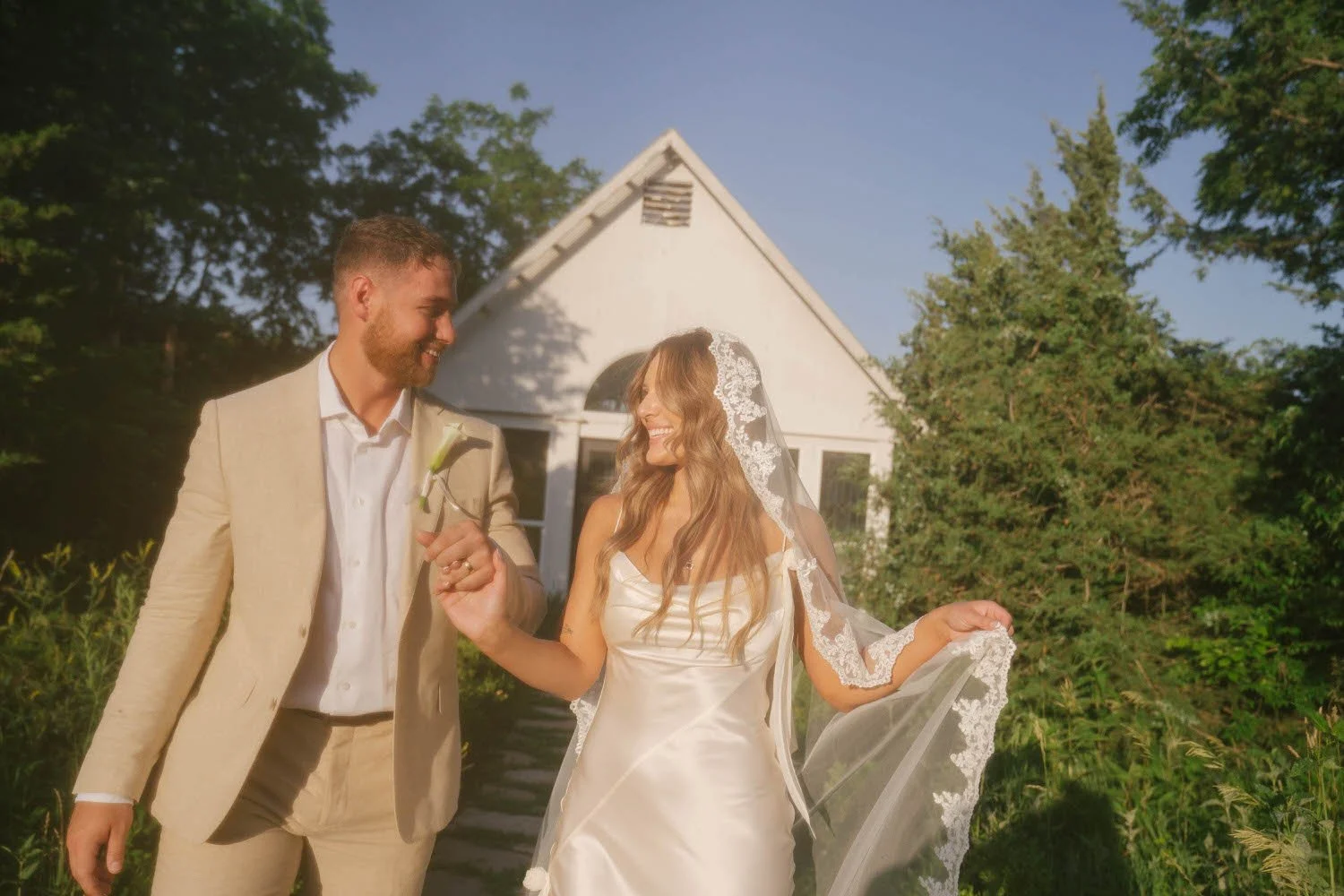 madison-spencer-elopement-iris-aisle-winterset-iowa-raelyn-ramey-photography-209.jpg