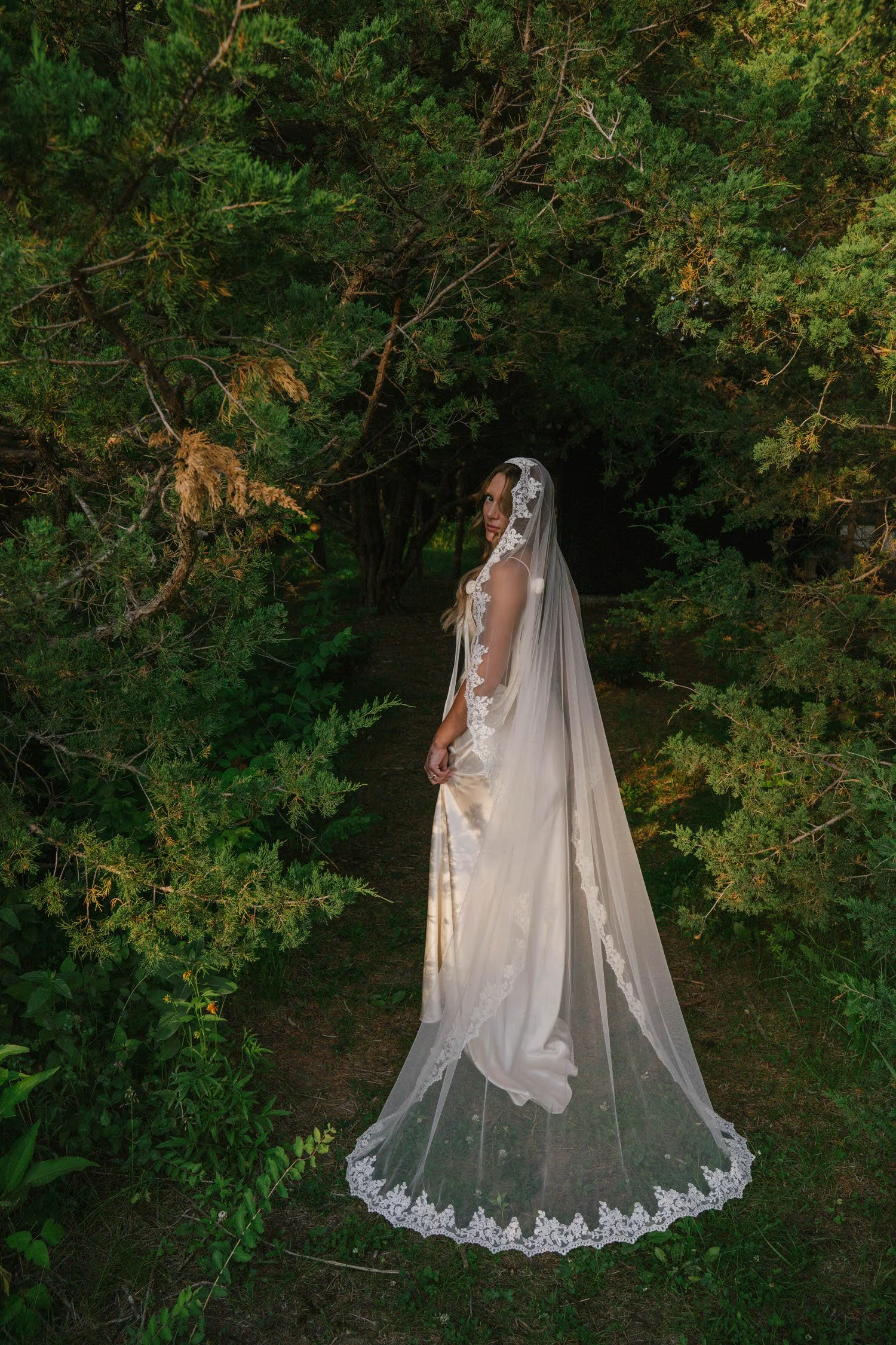 madison-spencer-elopement-iris-aisle-winterset-iowa-raelyn-ramey-photography-221.jpg